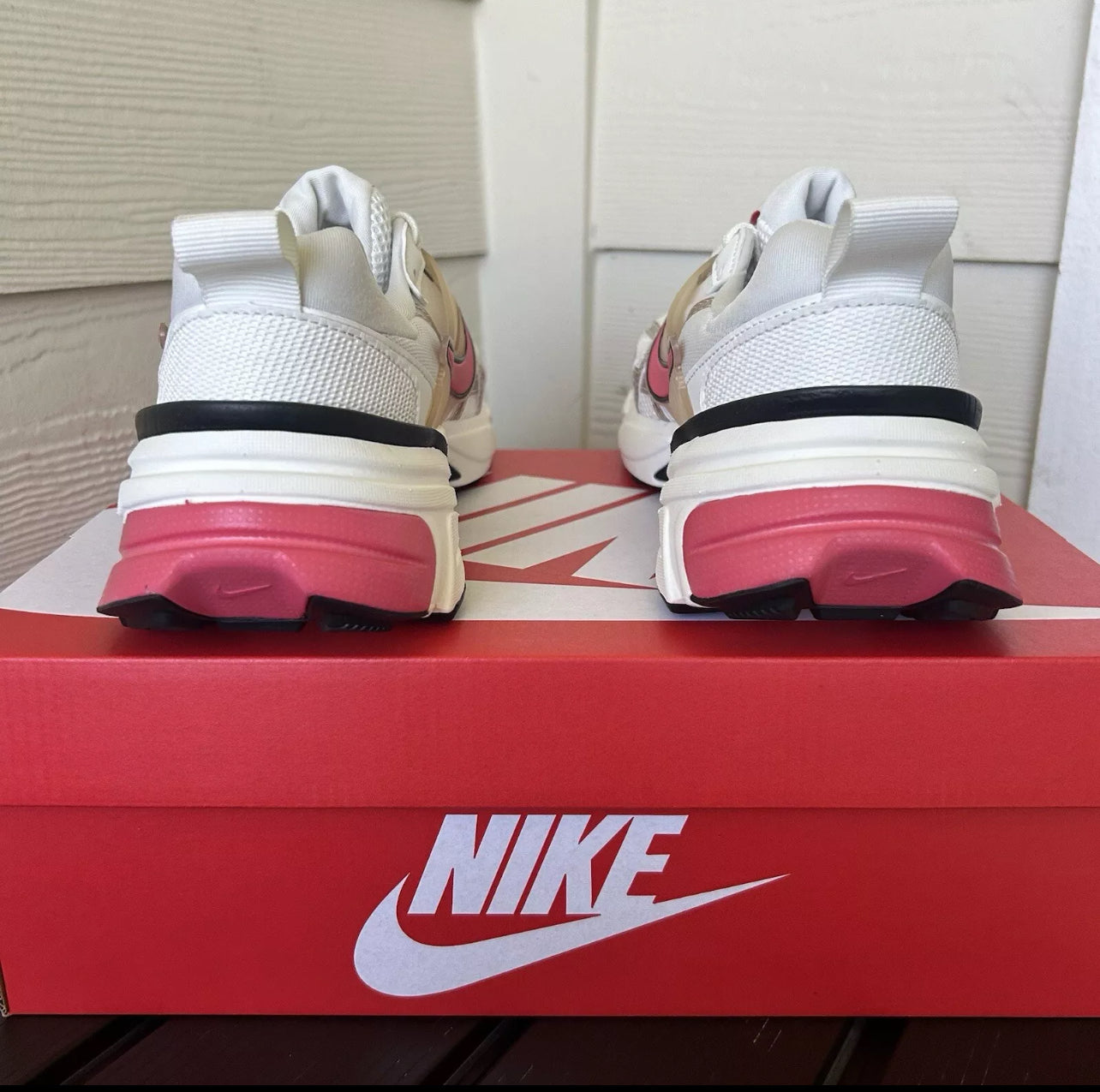 Nike V2K Run Womens Guava
