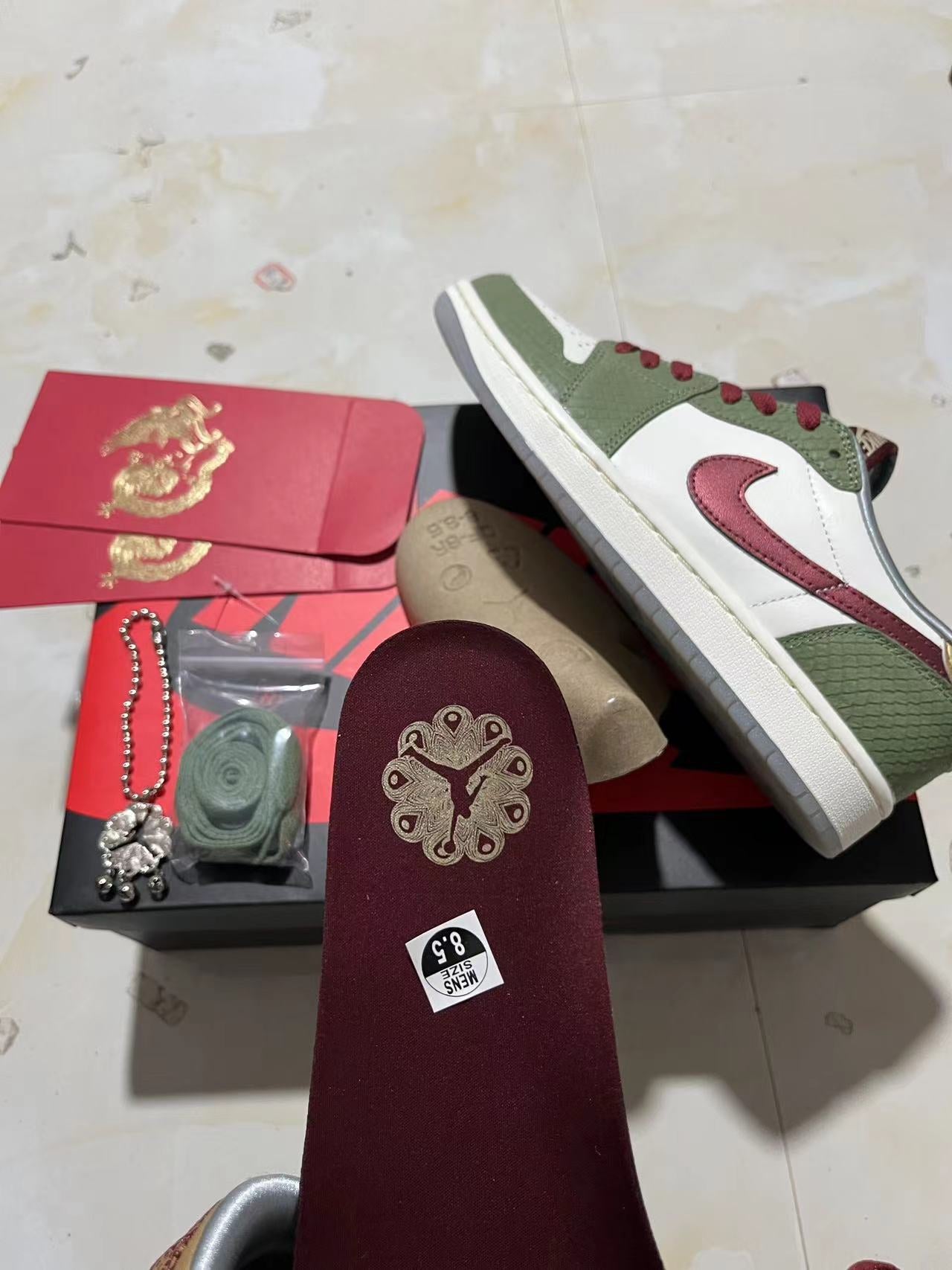 Jordan 1 Low - Year of the Dragon