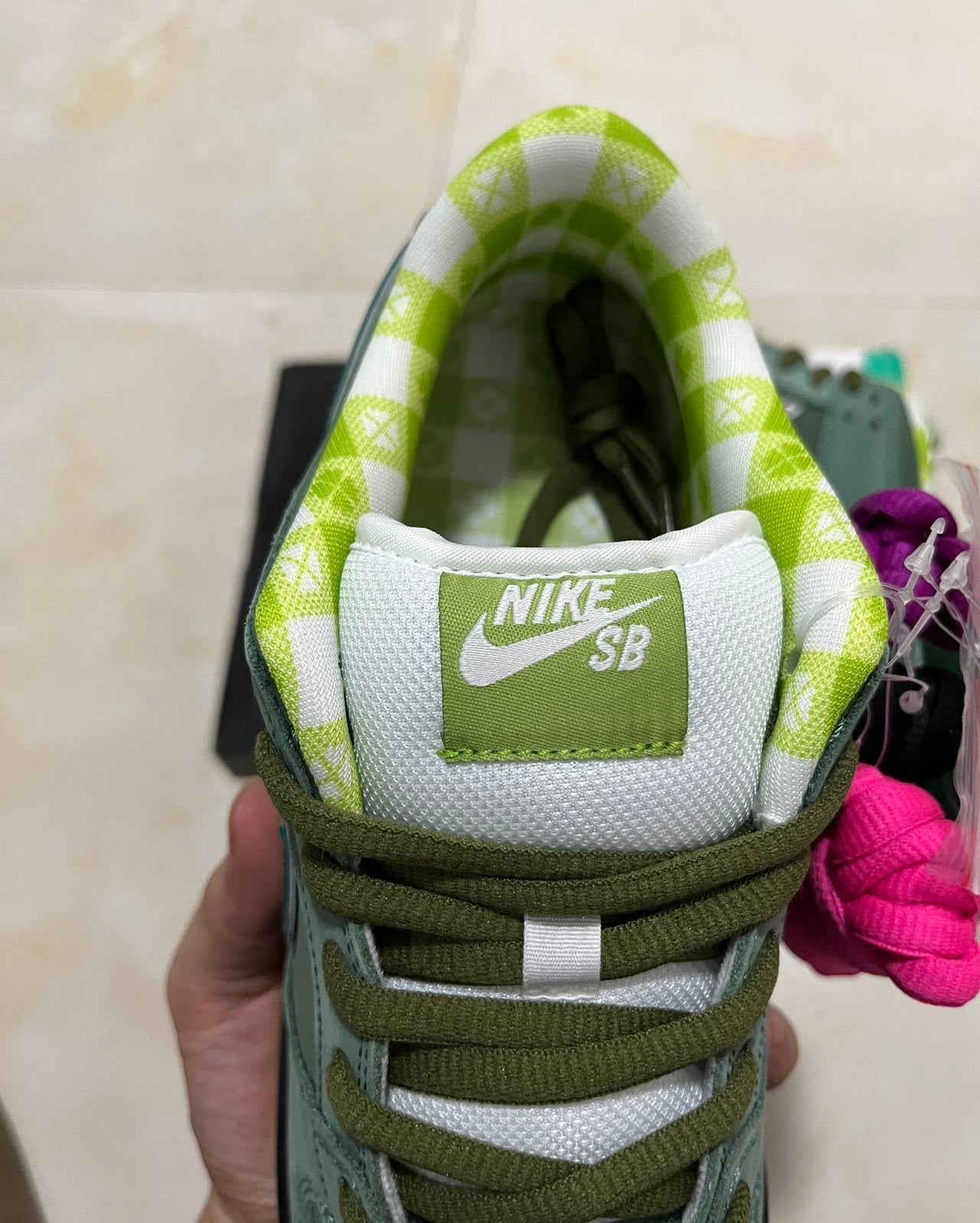 A Nike SB Dunk- Green Lobster