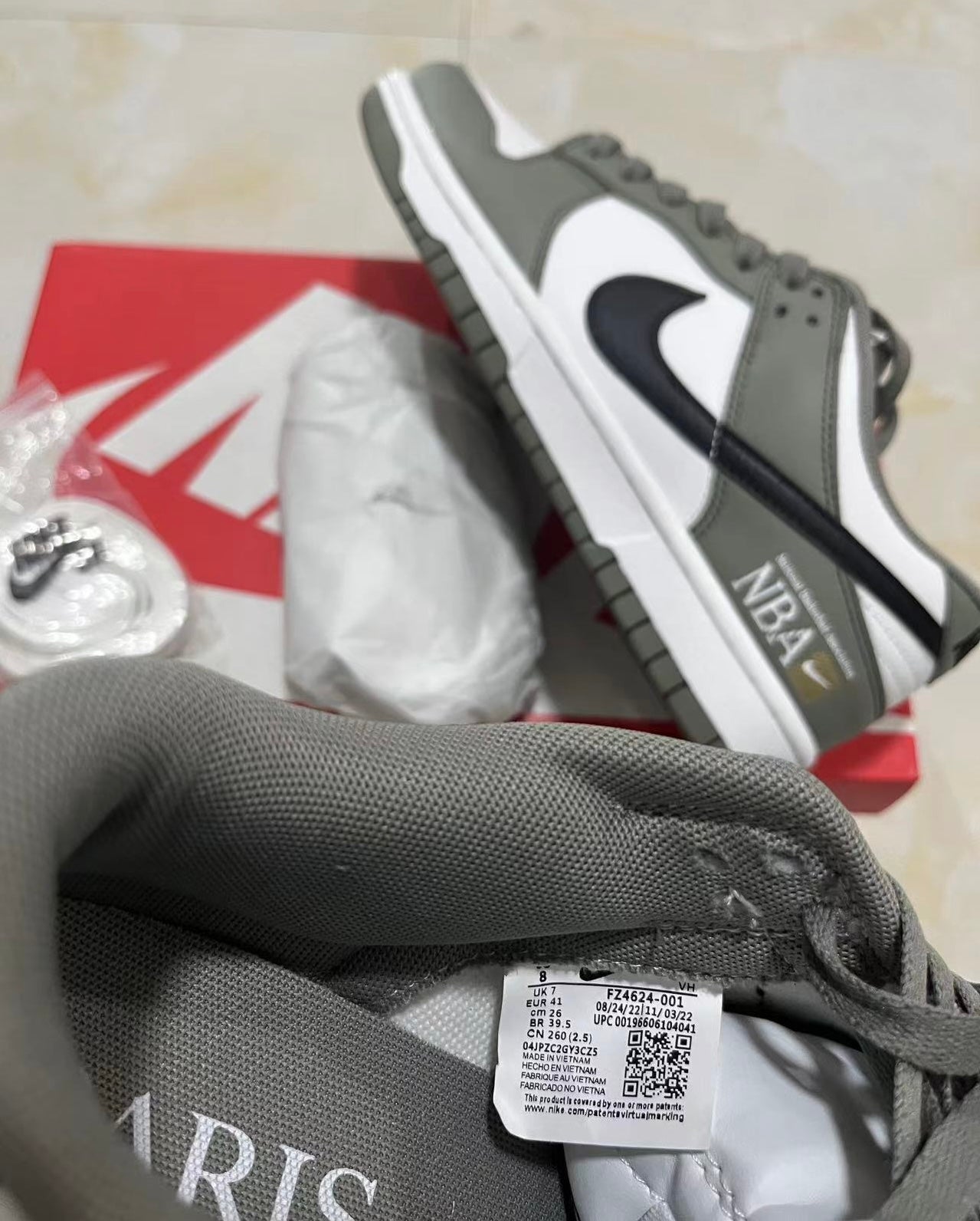 A Nike SB Dunk - NBA Paris 2024