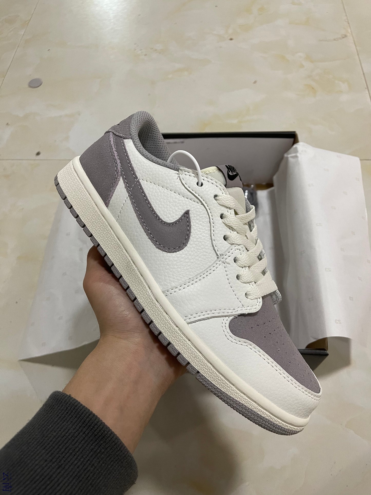 Jordan 1 Low - Atmosphere Grey