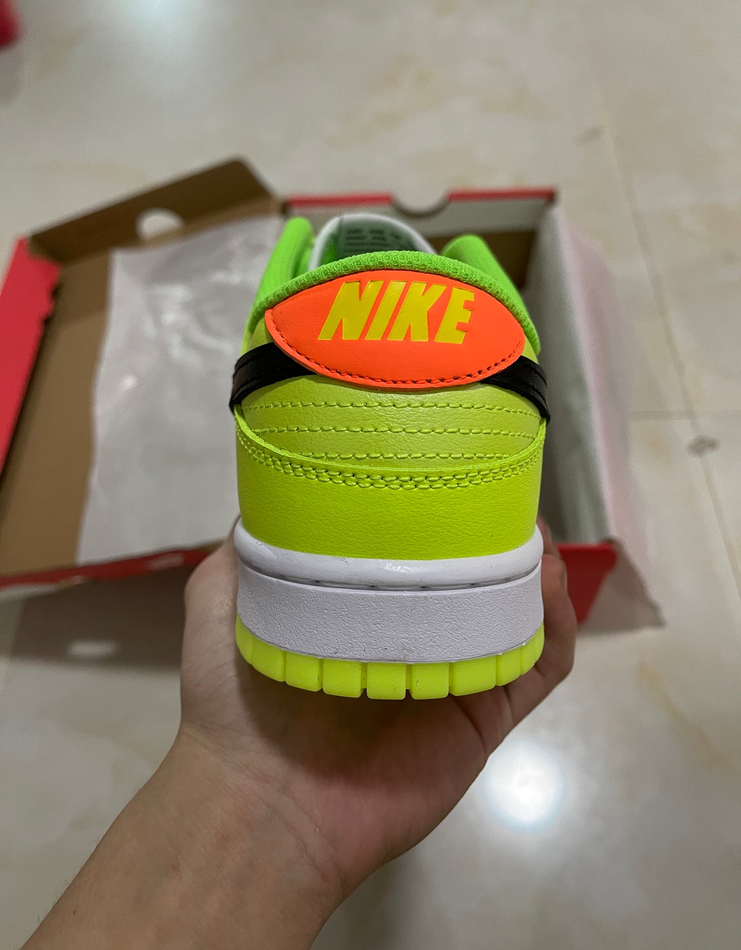 A Nike SB Dunk - Splash Volt Glow