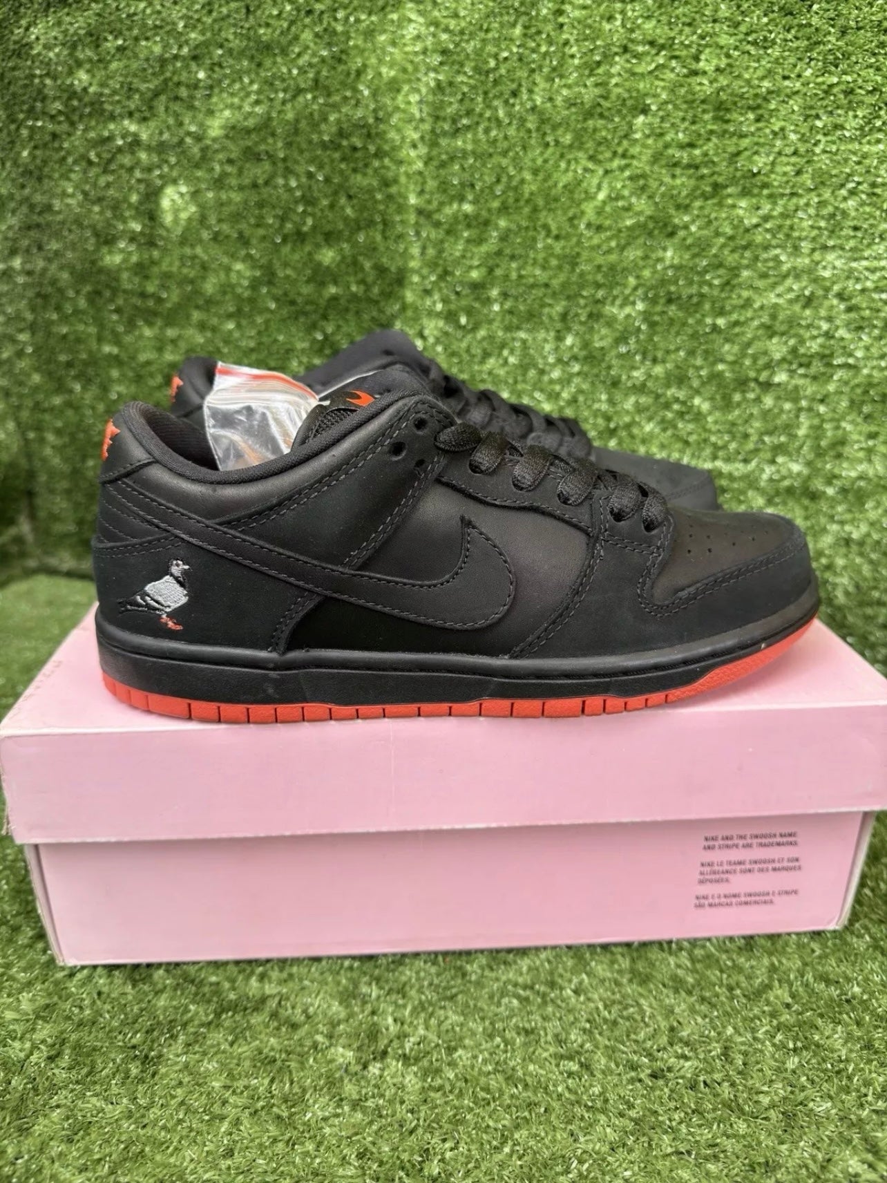 A Nike SB Dunk - Black Pigeon