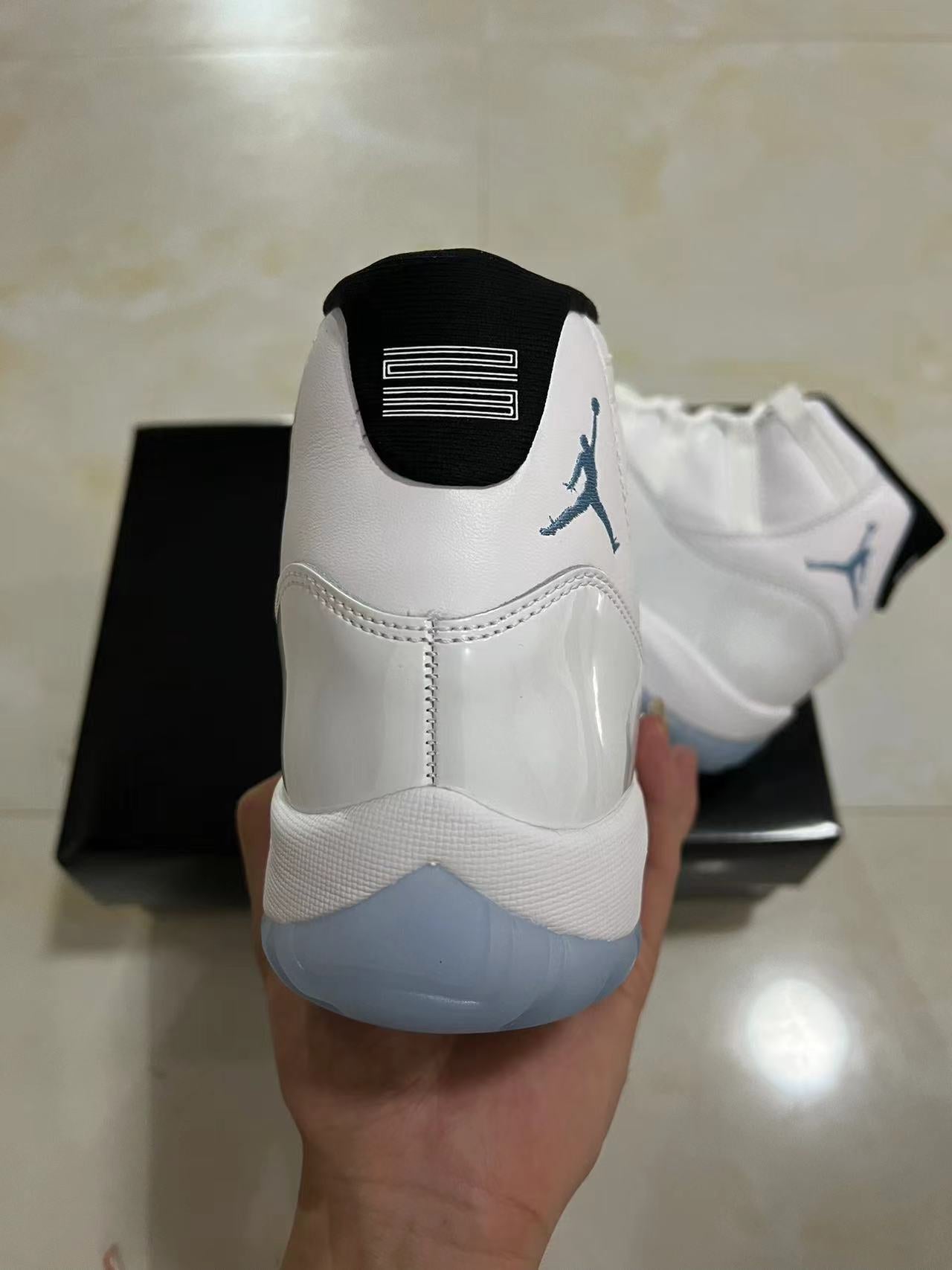 Jordan 11 - Legend Blue