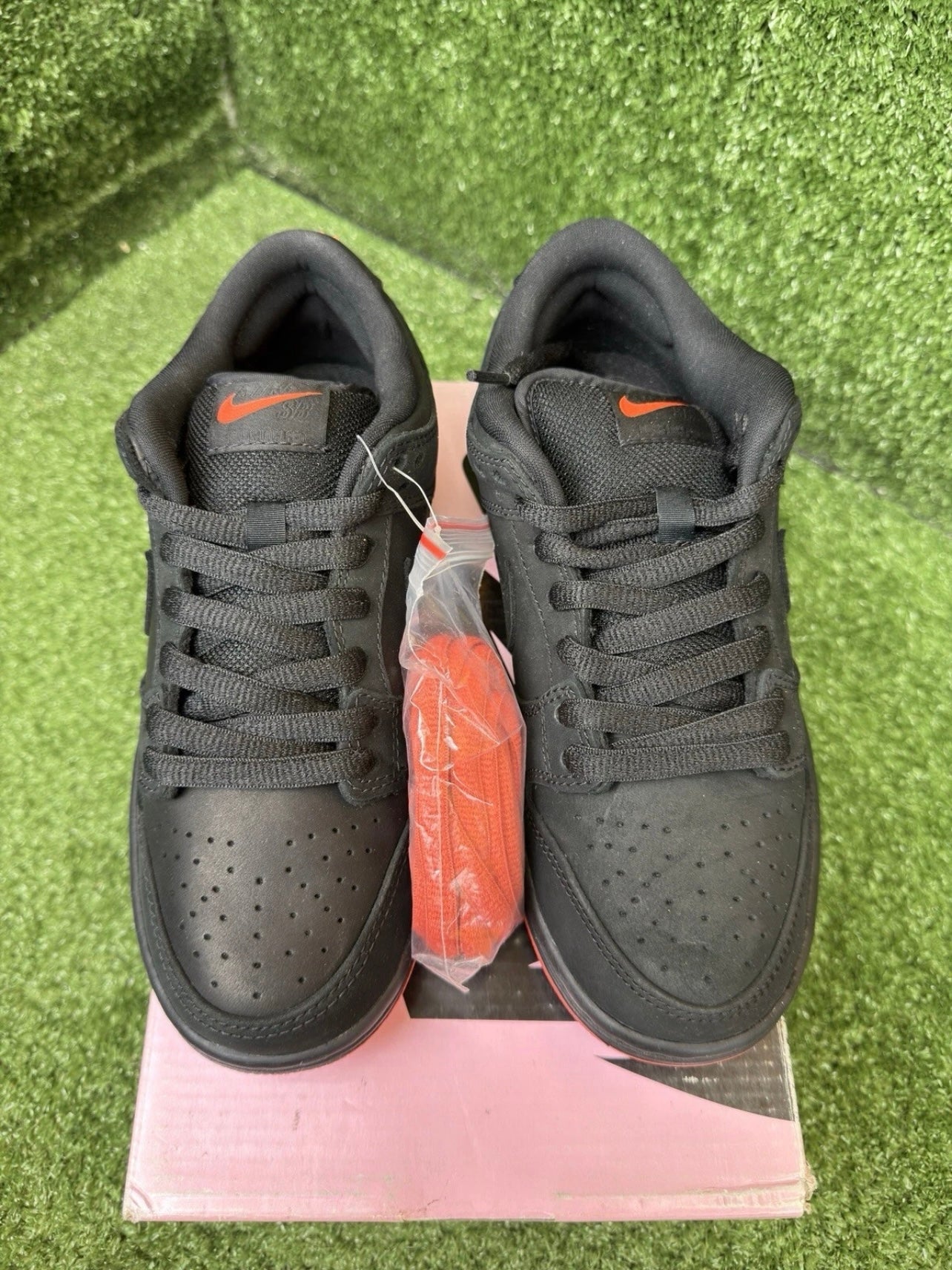 A Nike SB Dunk - Black Pigeon