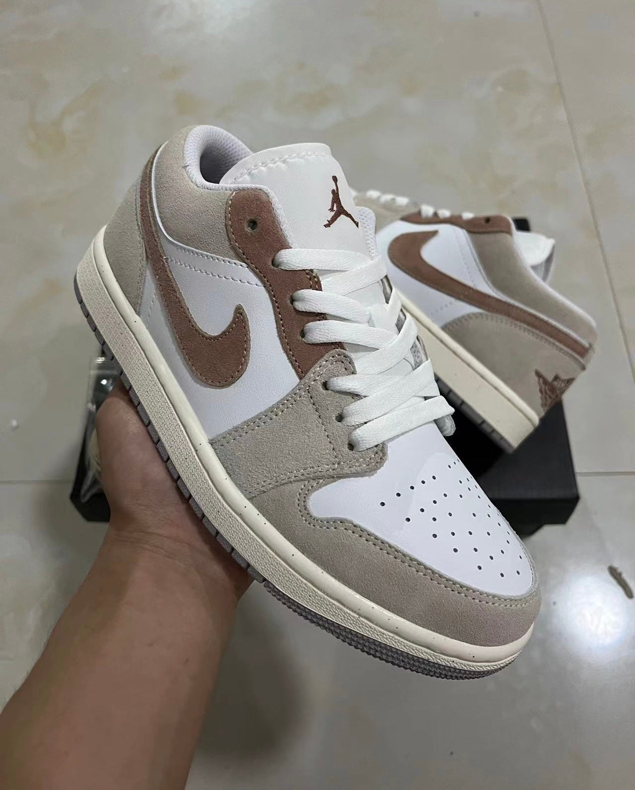 Jordan Retro 1 Low Legend Light Brown