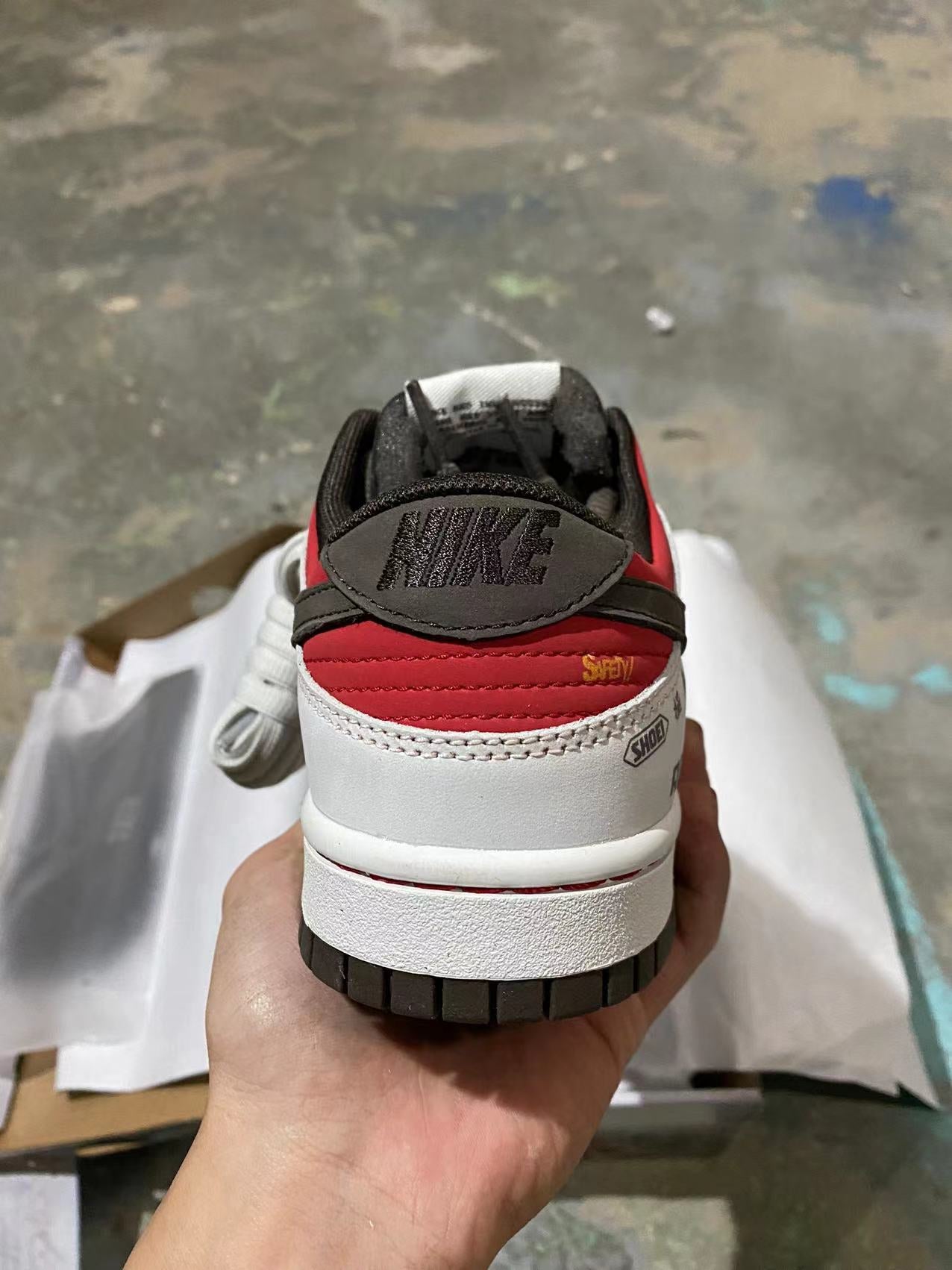 A Nike SB Dunk - Suzuki