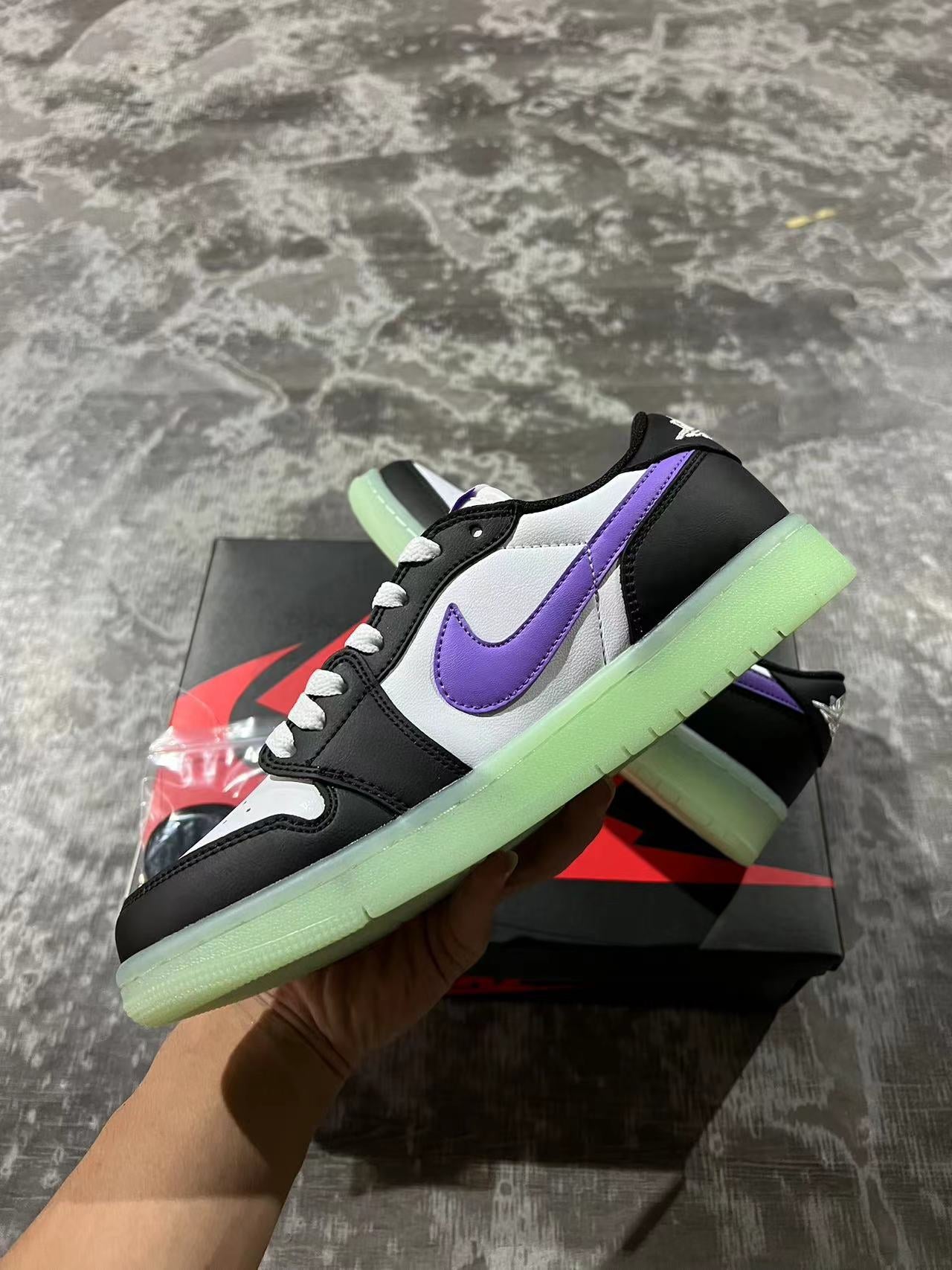 Jordan 1 Low - Black Rasperry