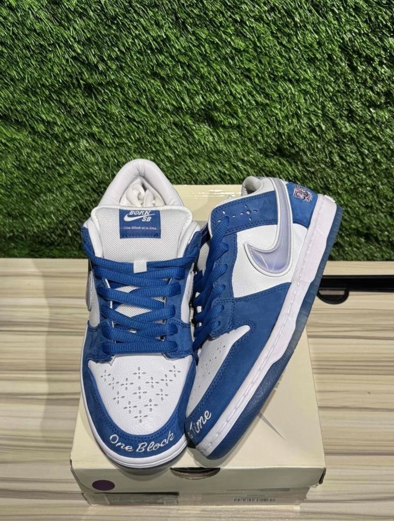 A Nike SB Dunk - Born x Raised
