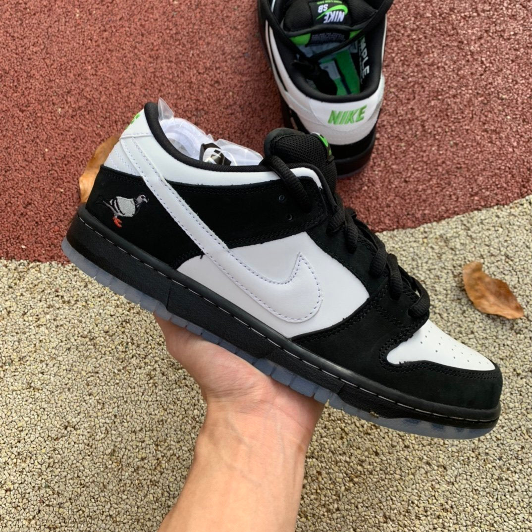 A Nike SB Dunk - Panda Pigeon