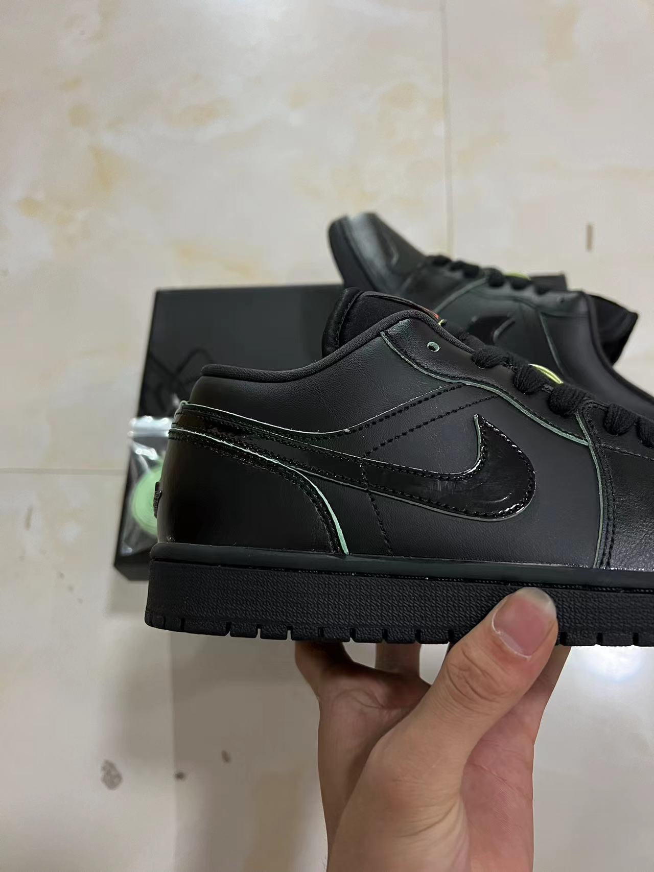 Jordan 1 Low - Black Cat