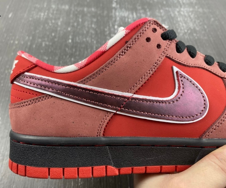 A Nike SB Dunk- Red Lobster
