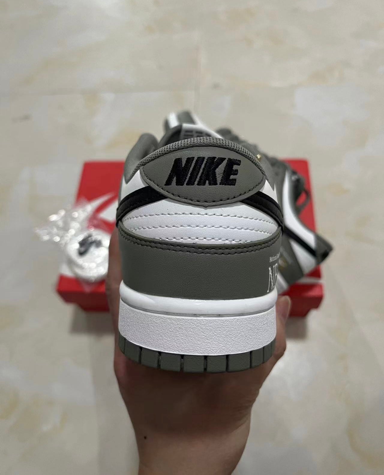 A Nike SB Dunk - NBA Paris 2024