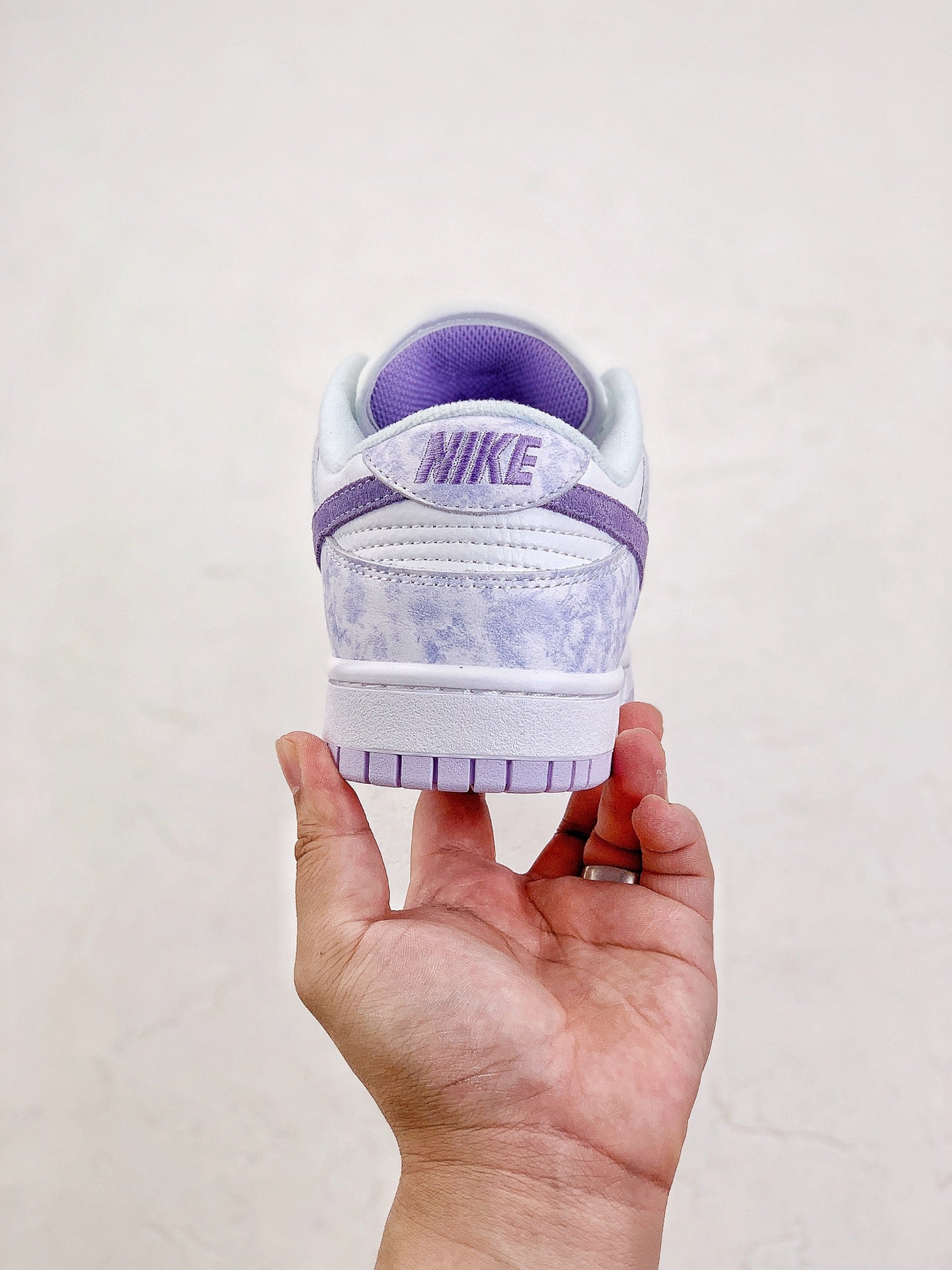 A Nike SB Dunk - Purple Pulse