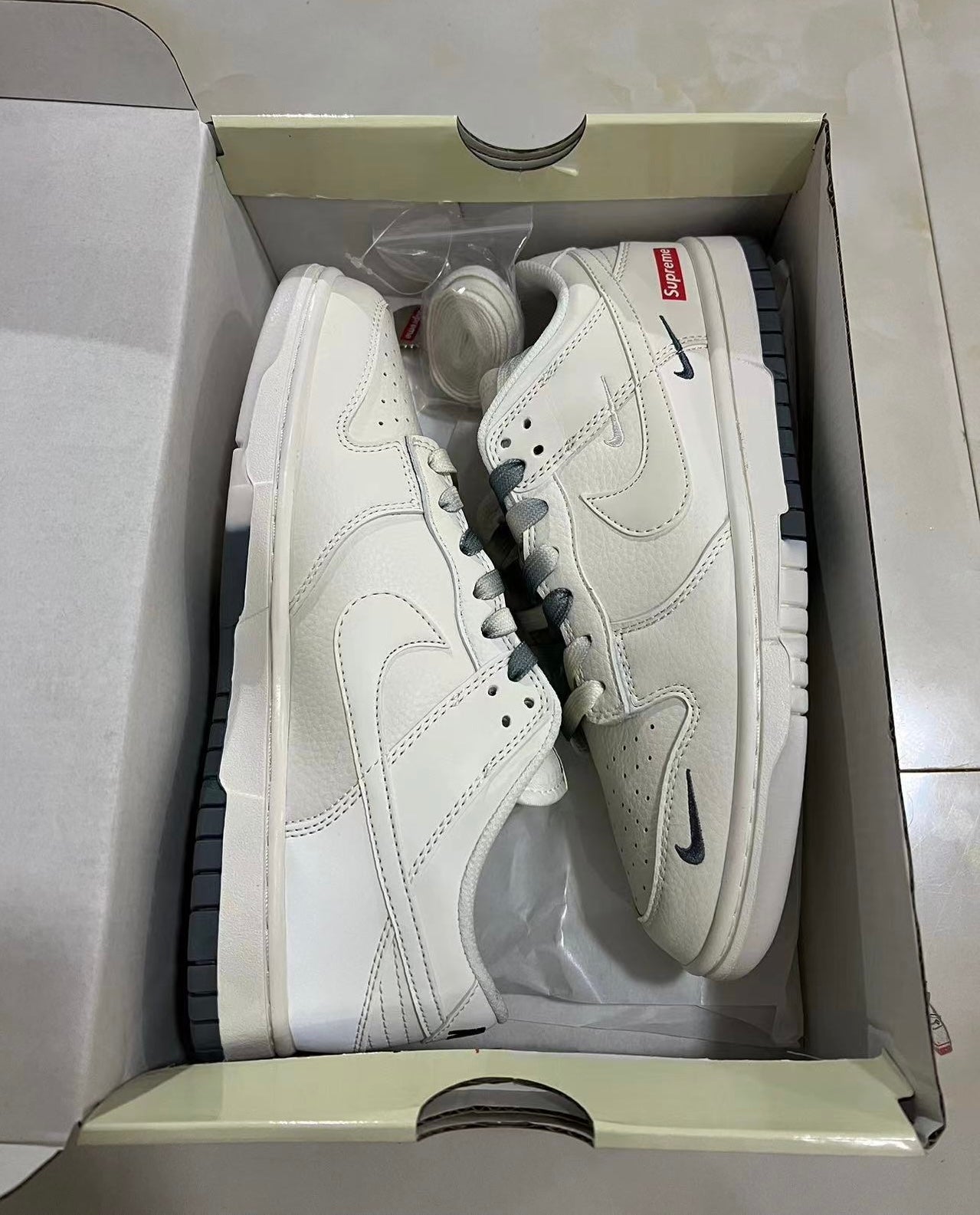 A Nike SB Dunk - Supreme Collab