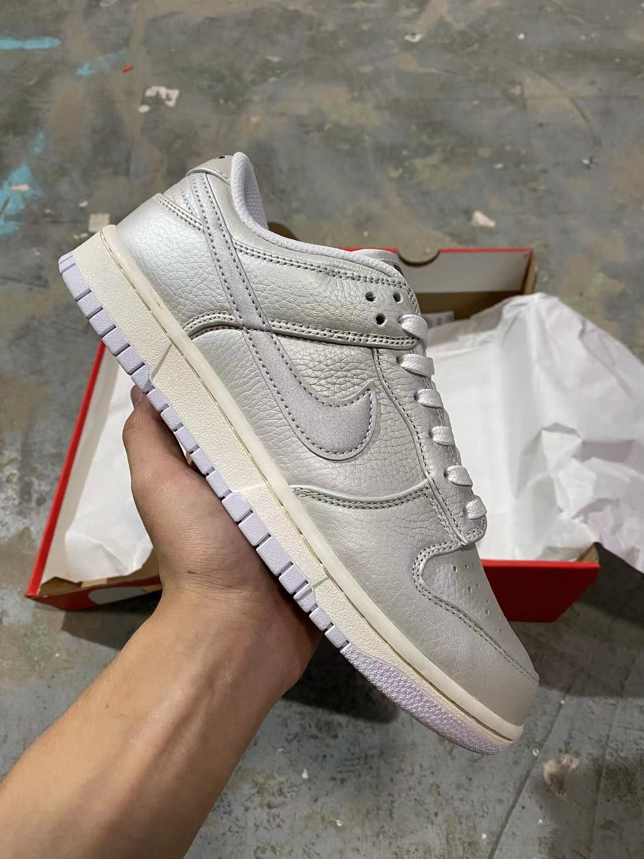 A Nike SB Dunk - Metallic Silver