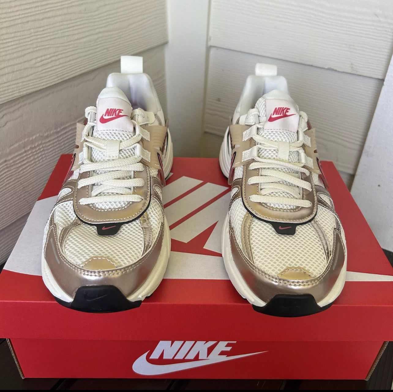 Nike V2K Run Womens Guava