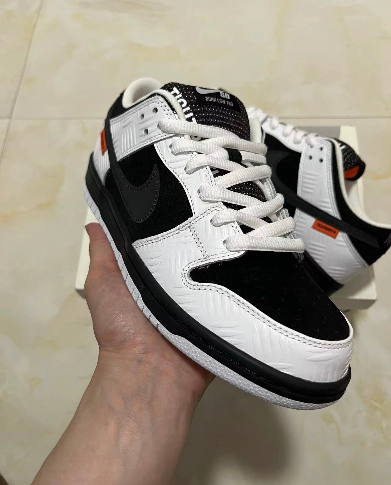 A Nike SB Dunk - Tight Boot White