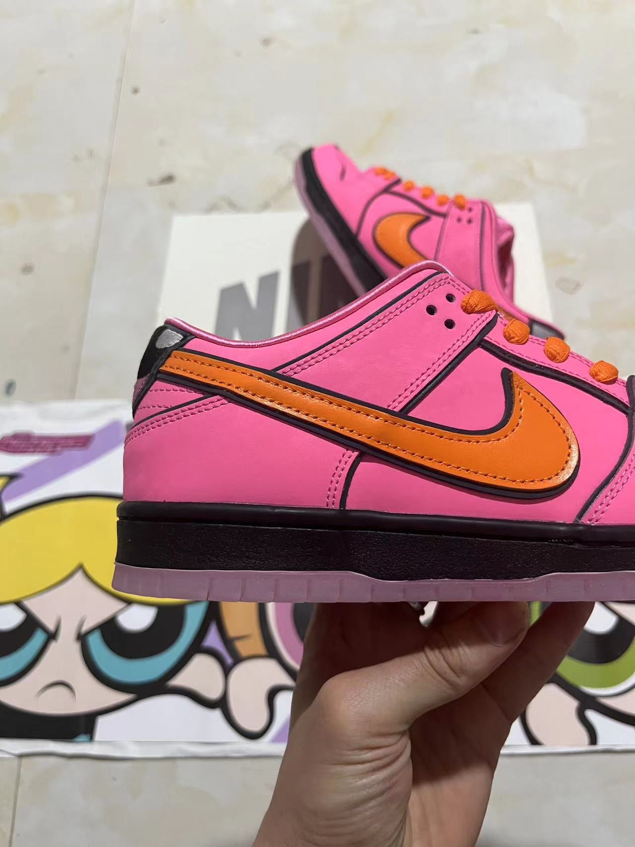 A Nike SB Dunk Powerpuff Girls - Blossom