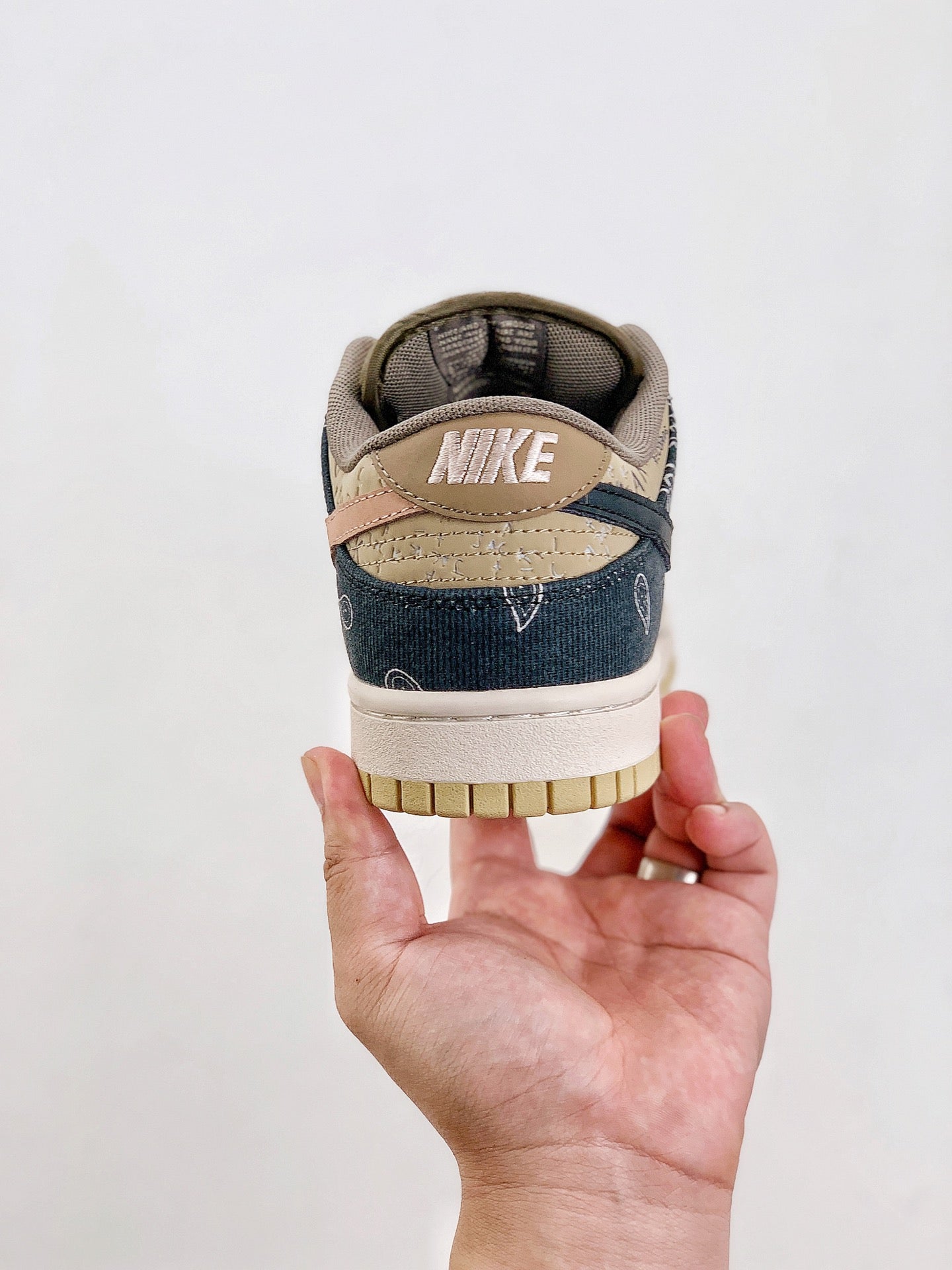 A Nike SB Dunk - Travis Scott Cactus Jack