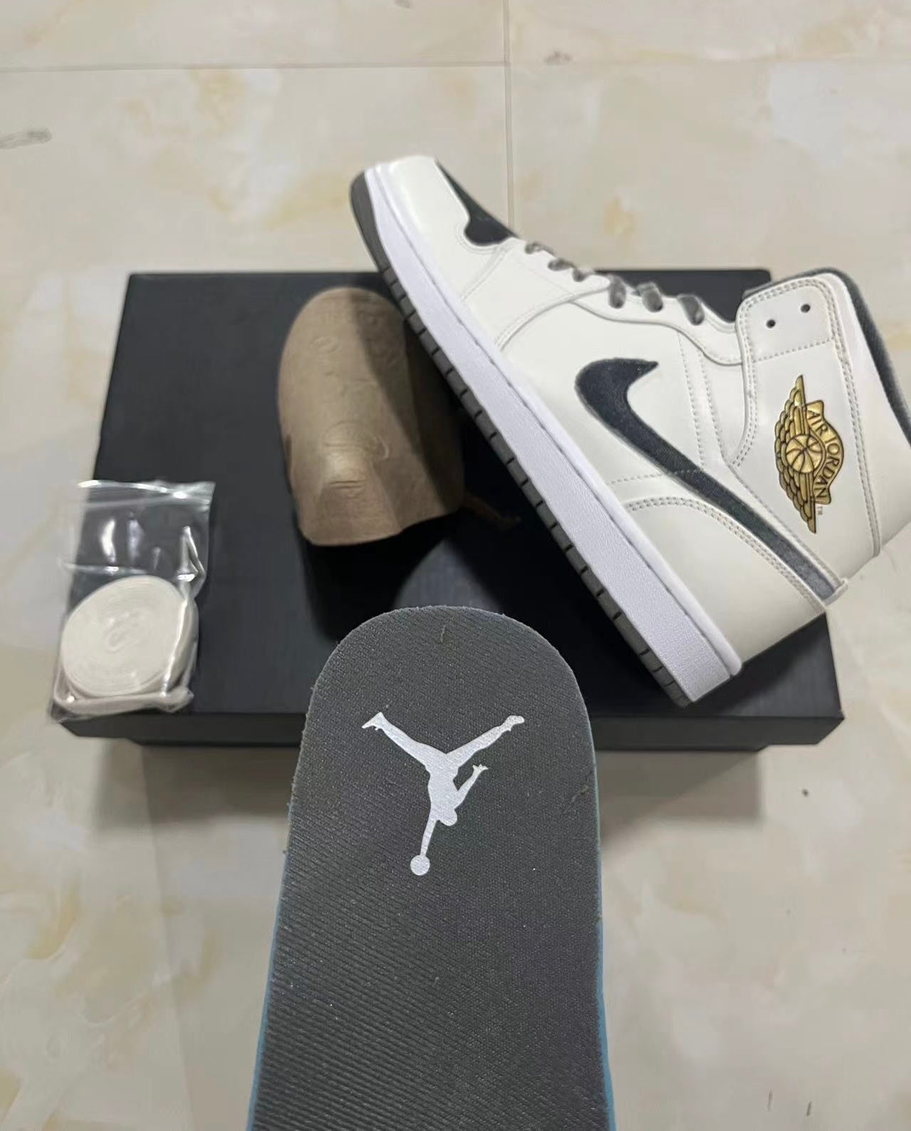 Jordan 1 Mid - Velvet Toe