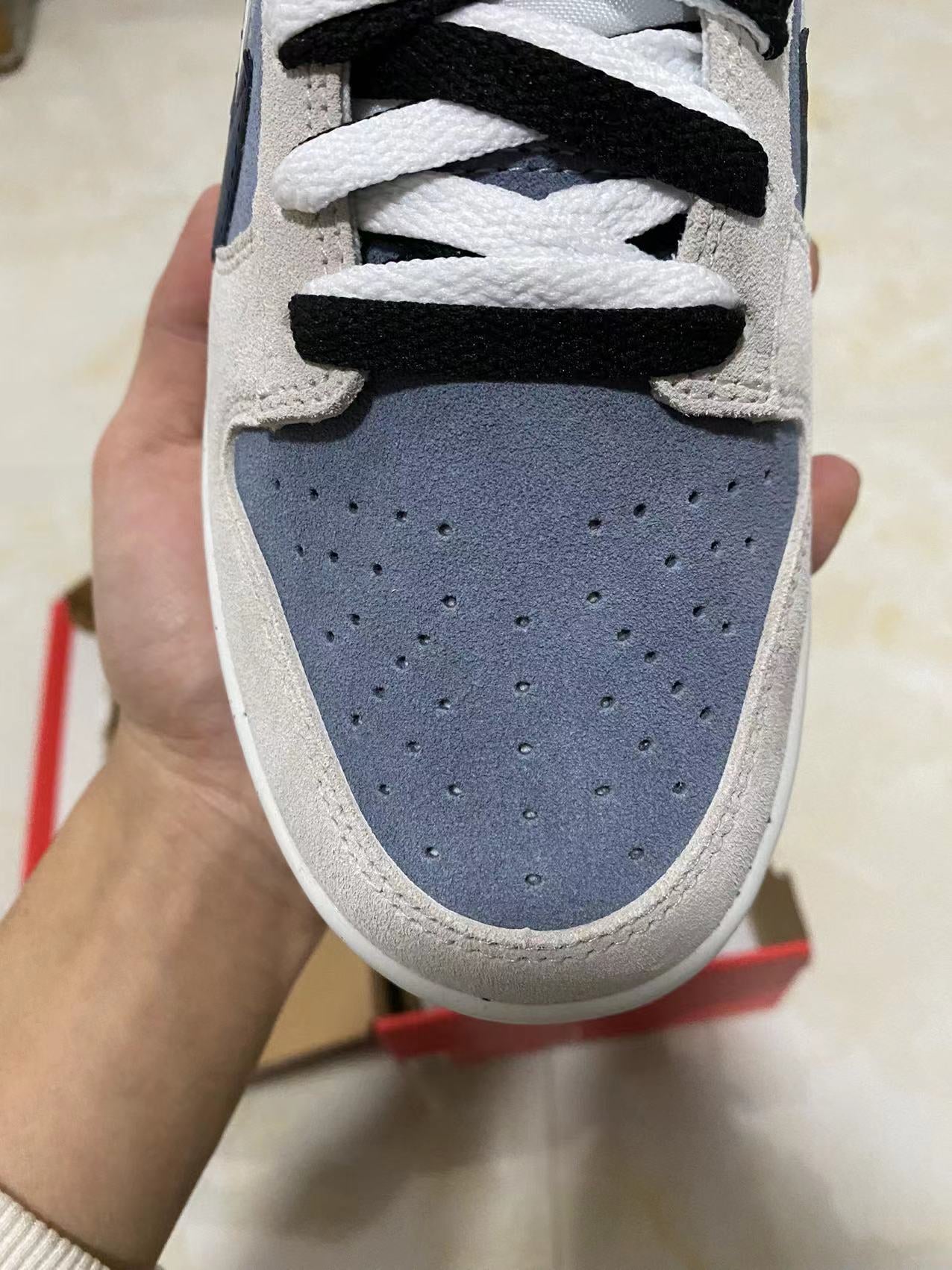 A Nike Dunk Low - 85 SE Grey Orchid Santa Claus