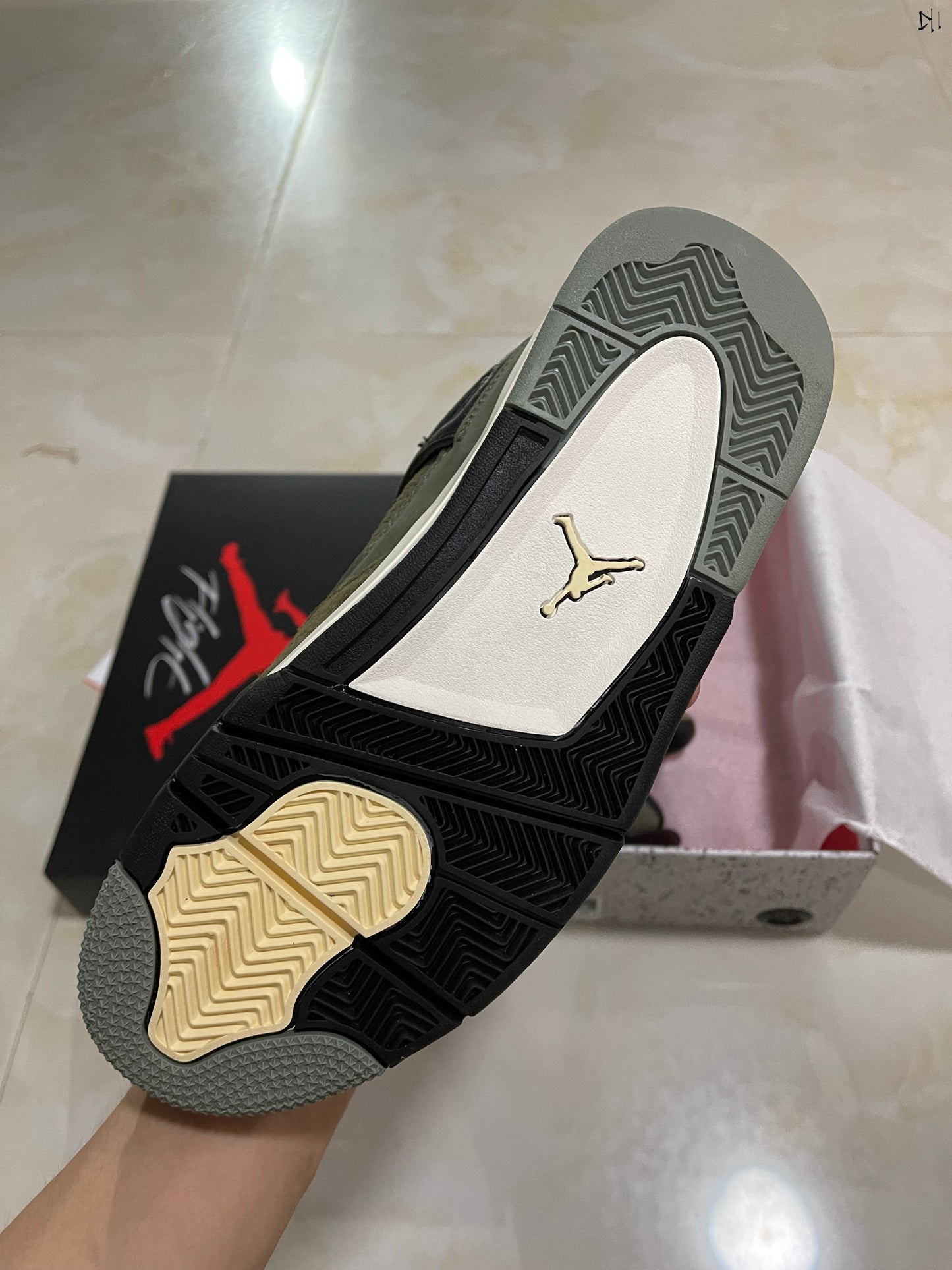 Jordan 4 - Medium Olive