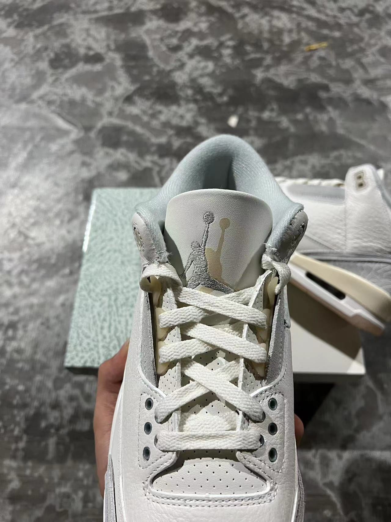 Jordan 3 - Craft Ivory