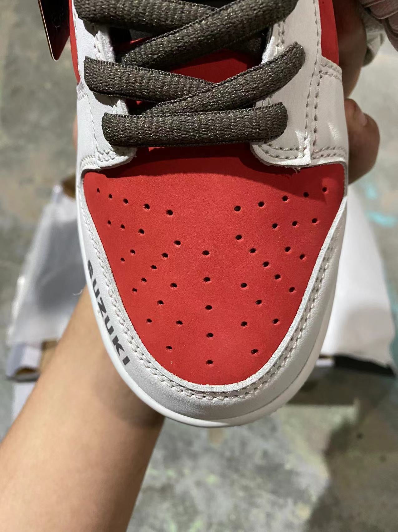 A Nike SB Dunk - Suzuki