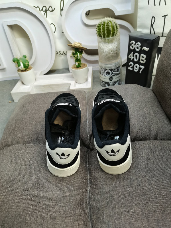 Adidas - Campus 00’s