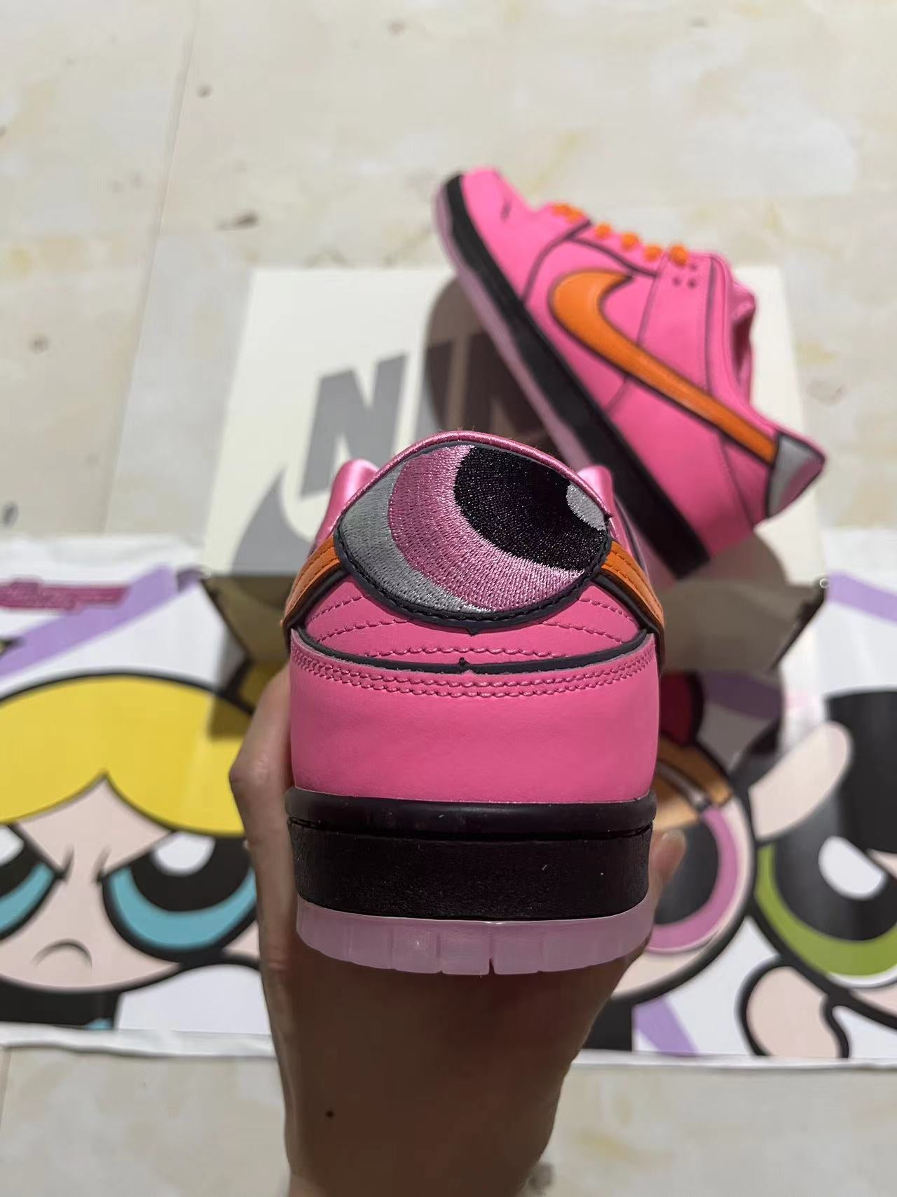 A Nike SB Dunk Powerpuff Girls - Blossom