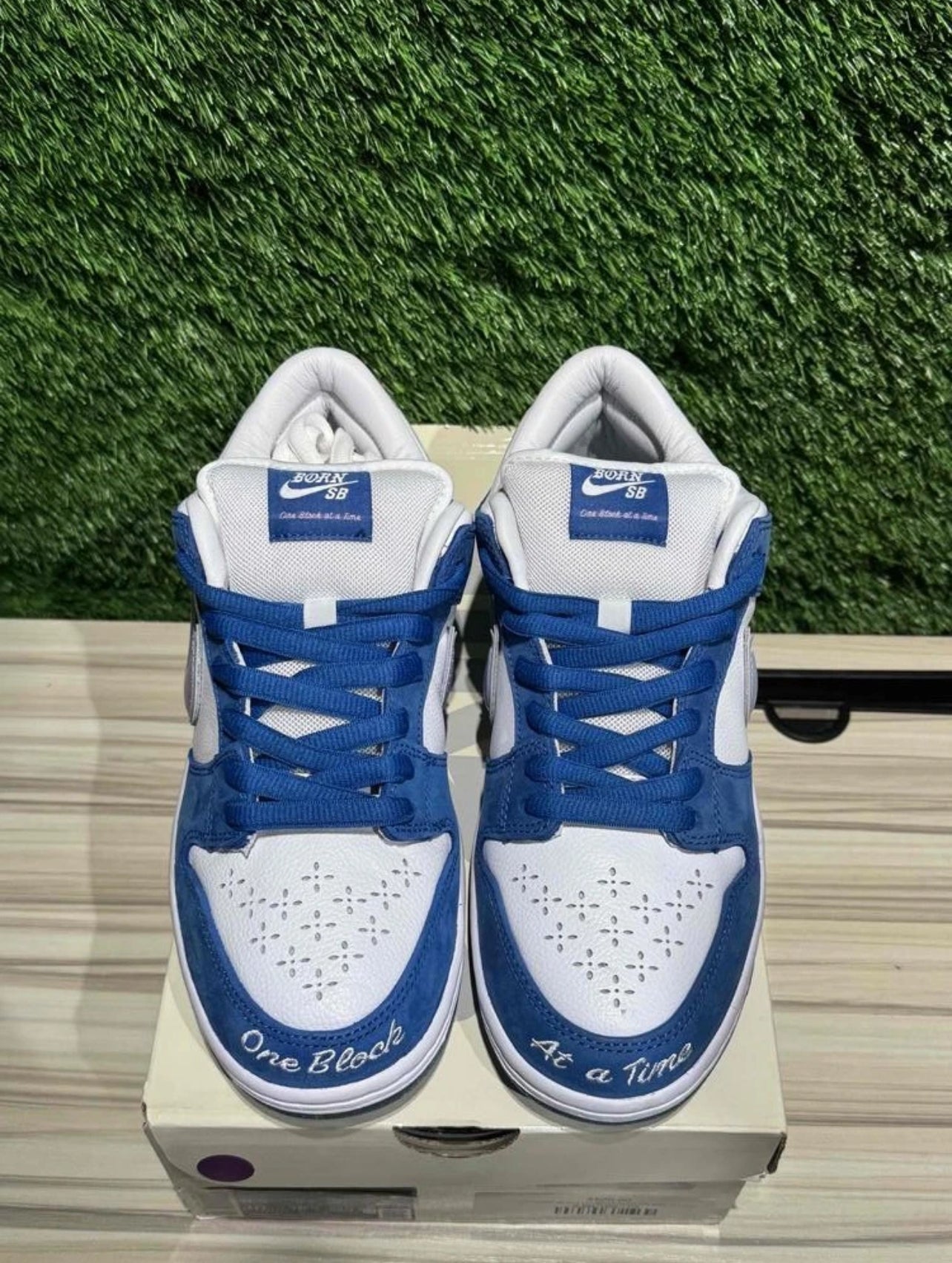 A Nike SB Dunk - Born x Raised