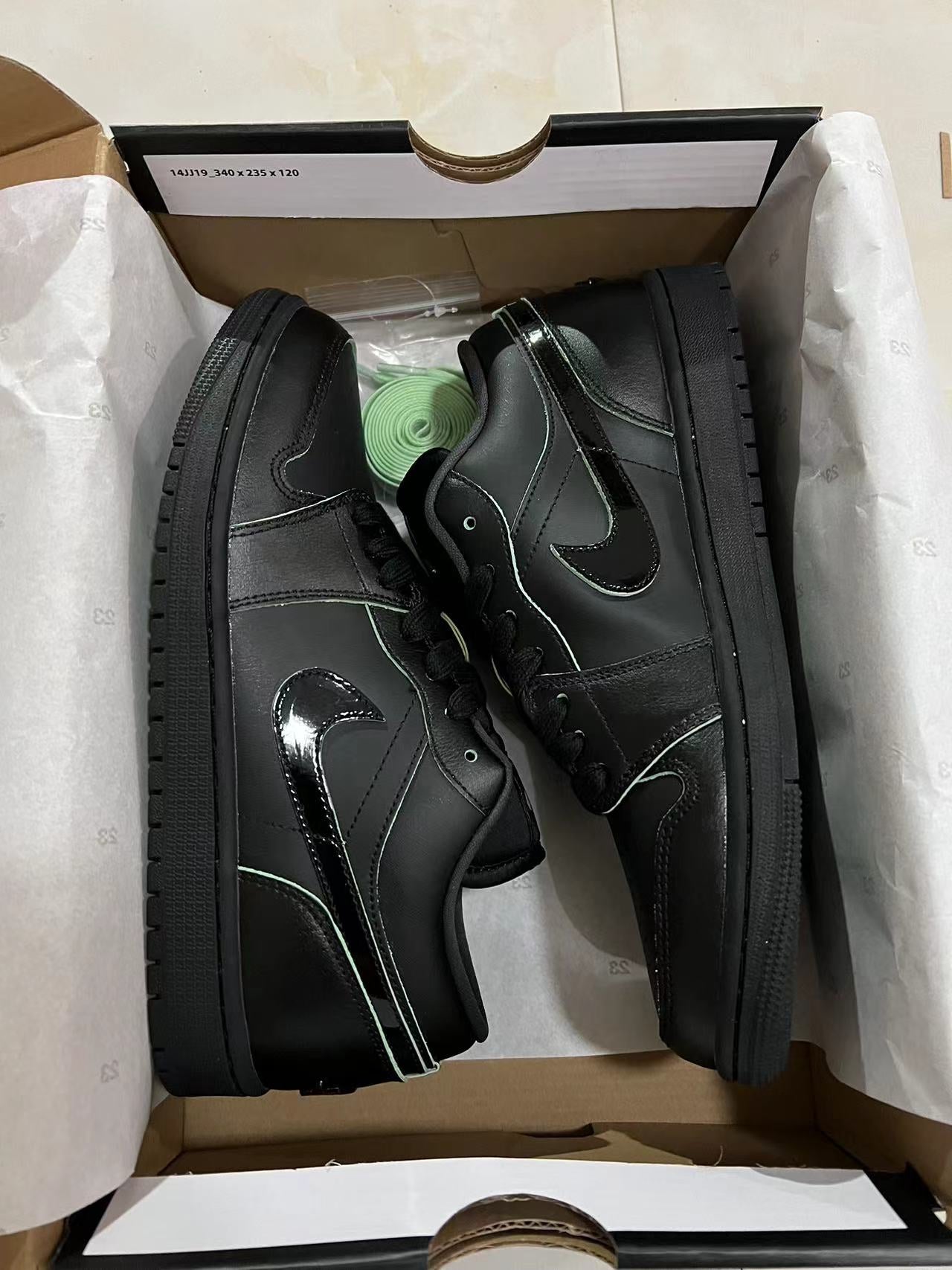 Jordan 1 Low - Black Cat
