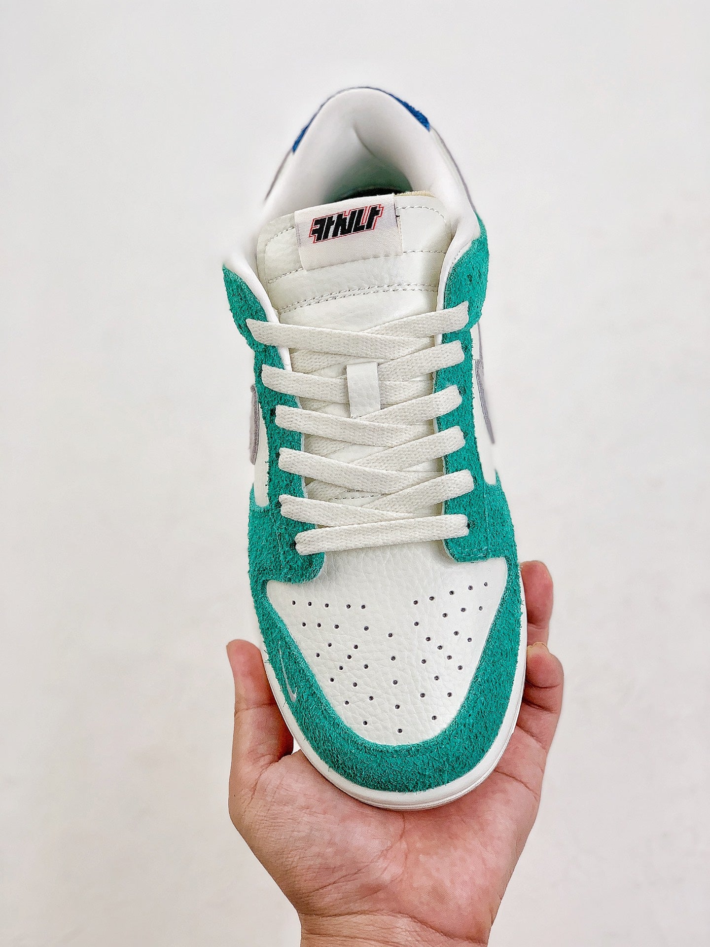 A Nike SB Dunk x Kasina - Road Sign