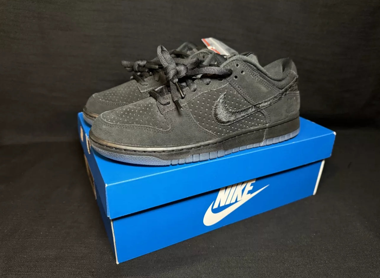 Nike Dunk Low - Undefeated