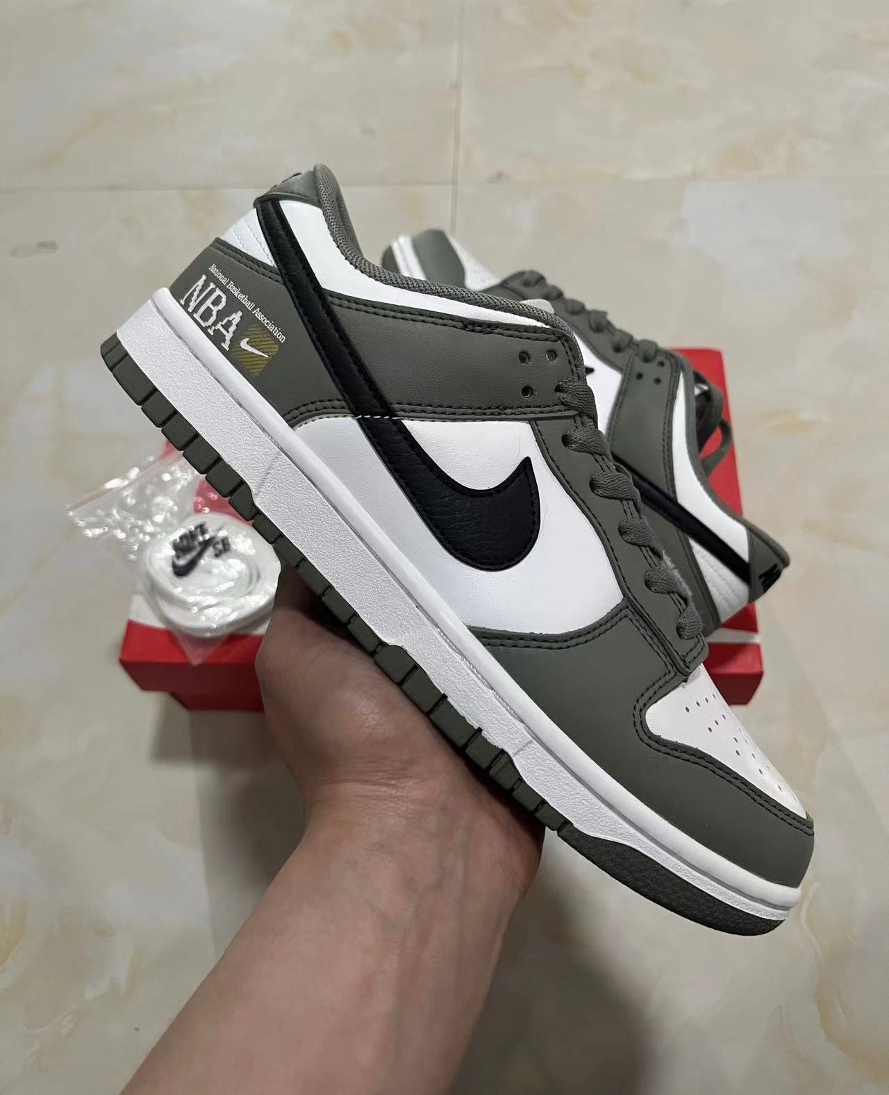 A Nike SB Dunk - NBA Paris 2024