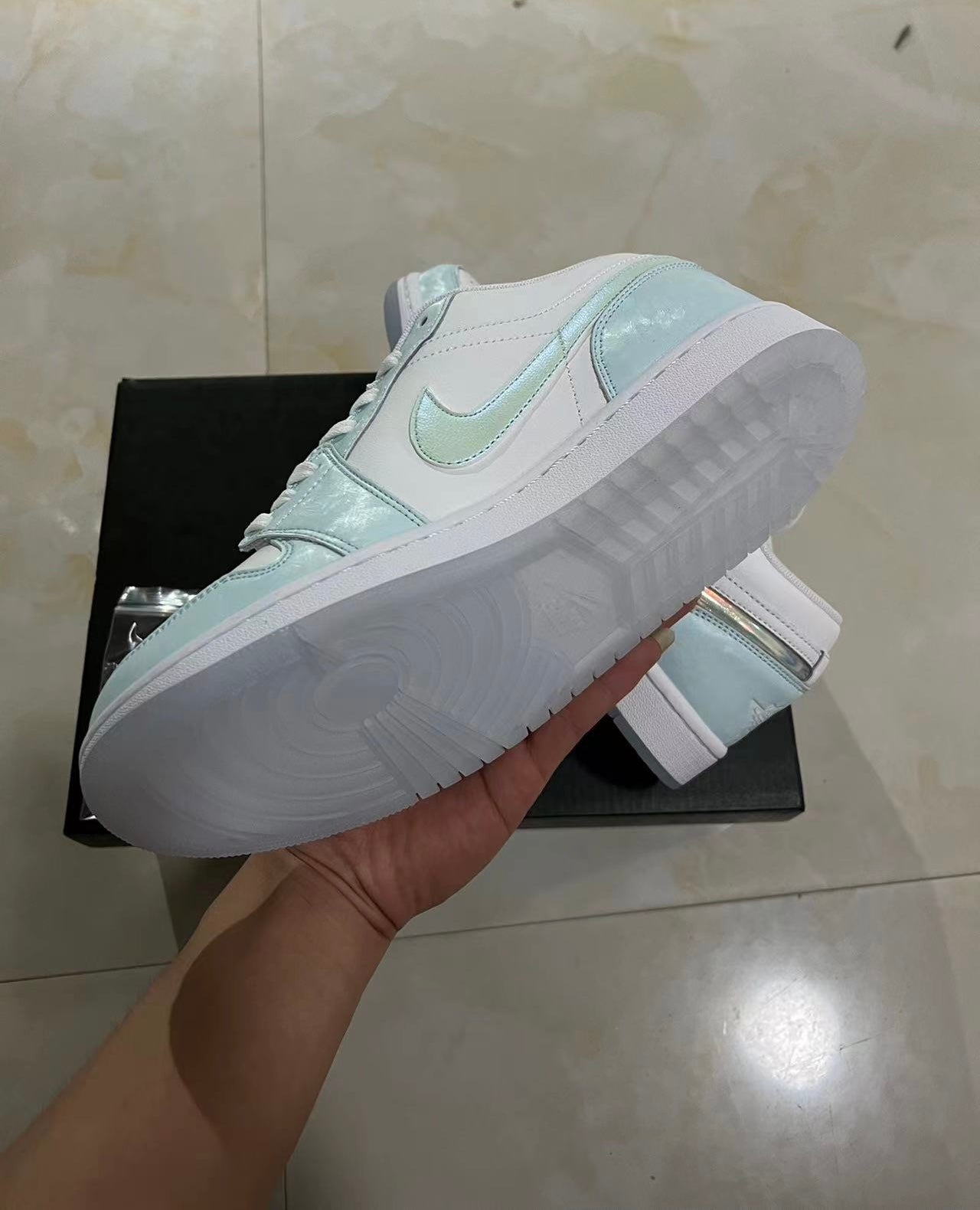 Jordan Retro 1 Low Glacier Blue