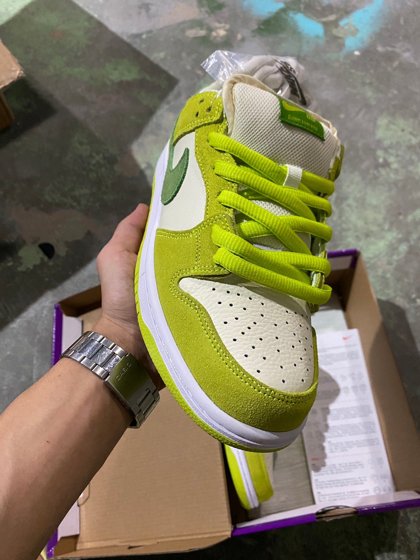 A Nike SB Dunk- Sour Apple