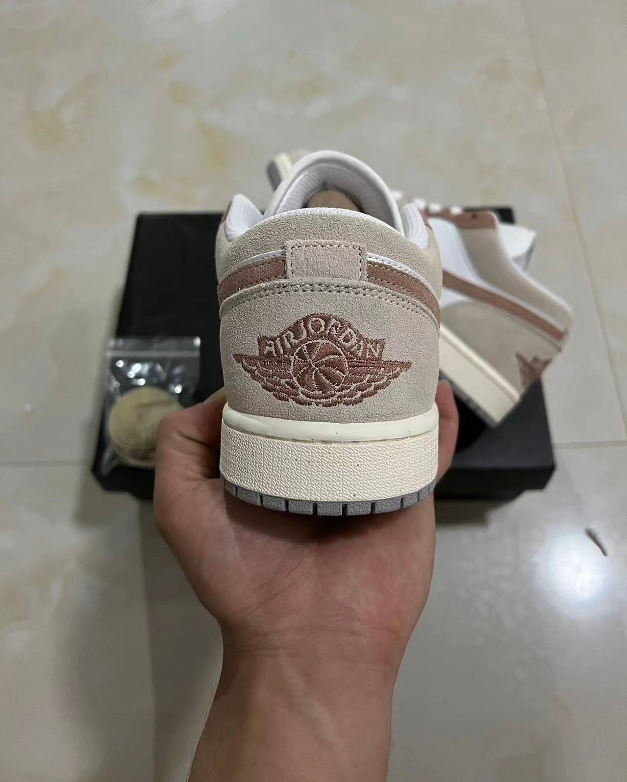 Jordan Retro 1 Low Legend Light Brown