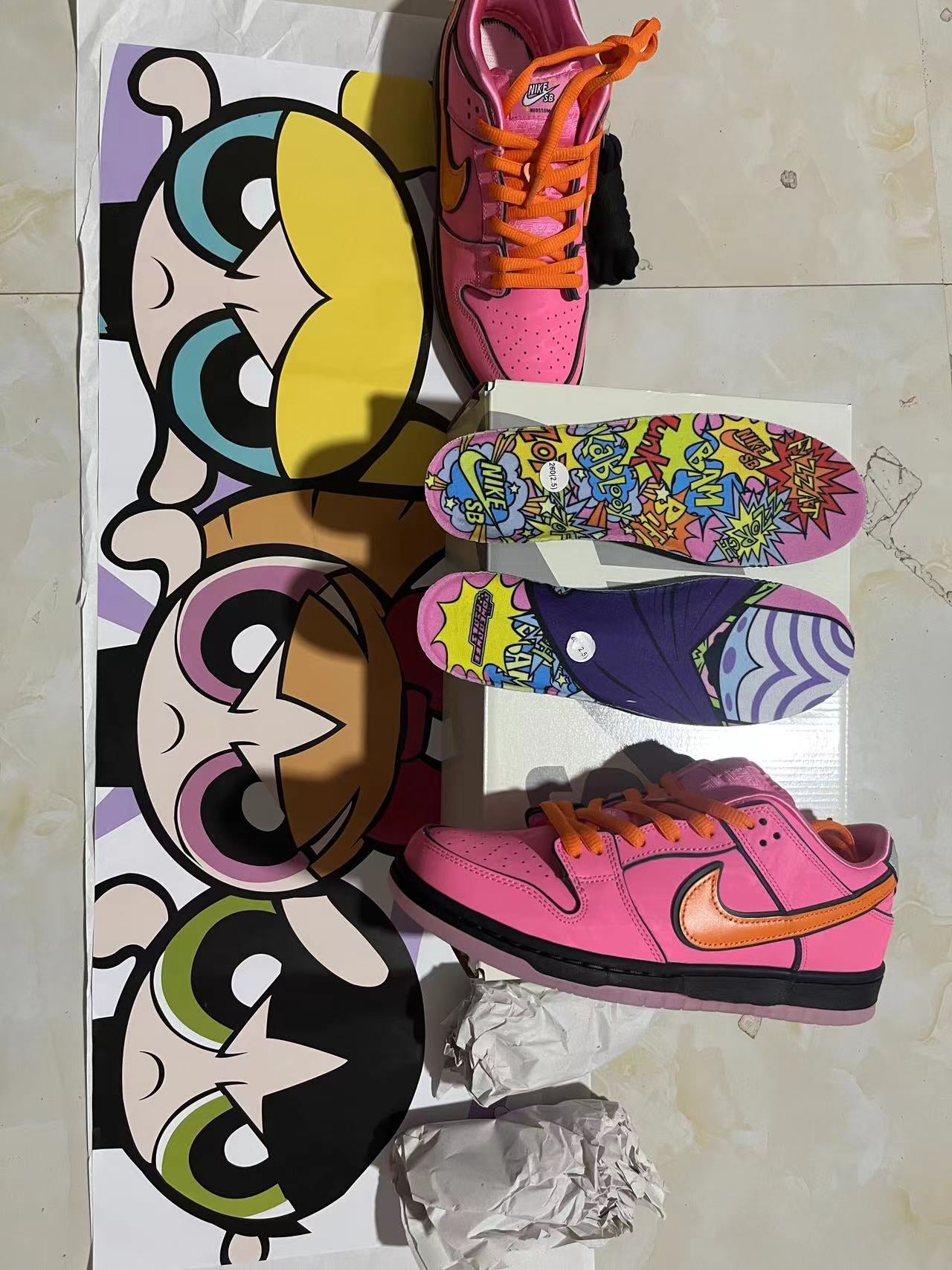 A Nike SB Dunk Powerpuff Girls - Blossom