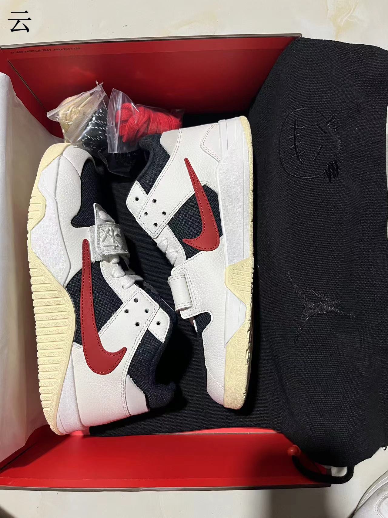 Jordan 1 Travis Scott - Jumpman University Red