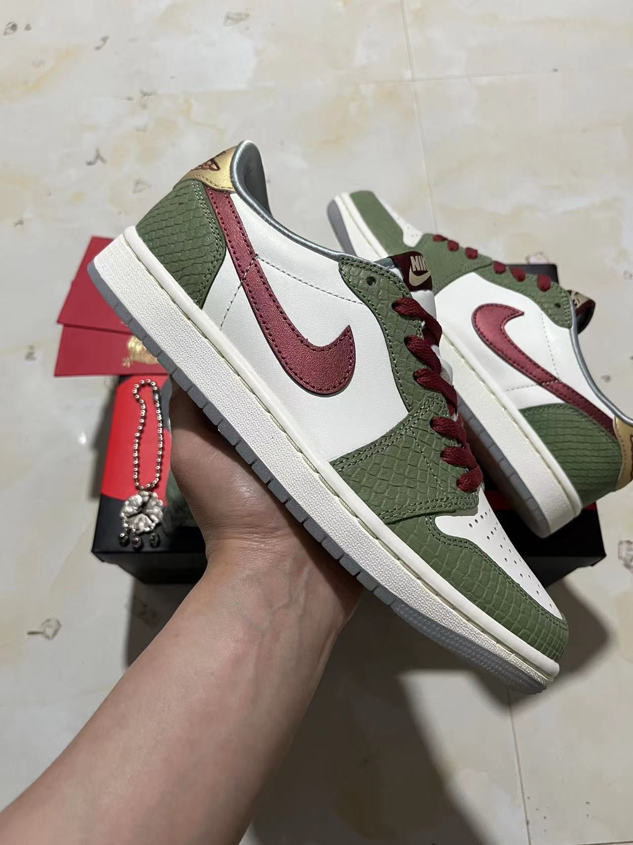 Jordan 1 Low - Year of the Dragon