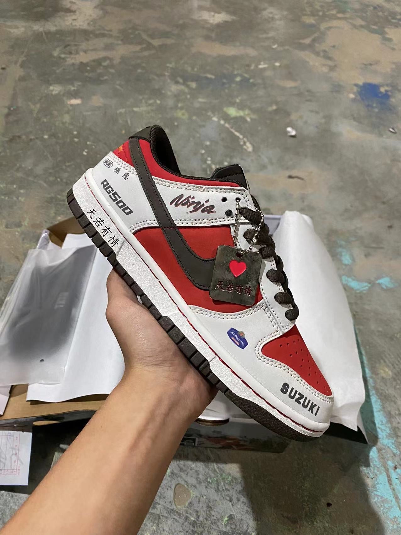 A Nike SB Dunk - Suzuki