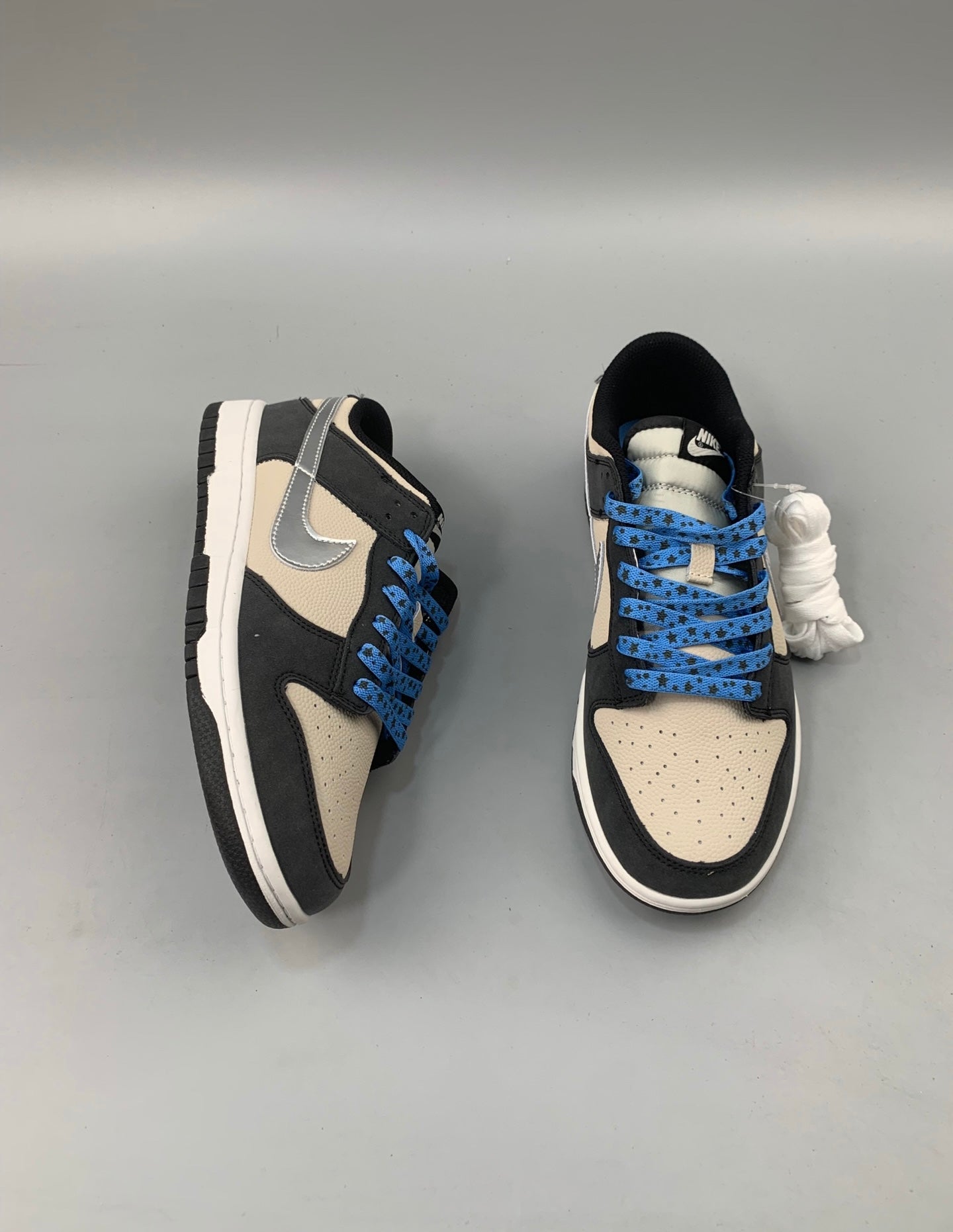A Nike SB Dunk - Starry Laces