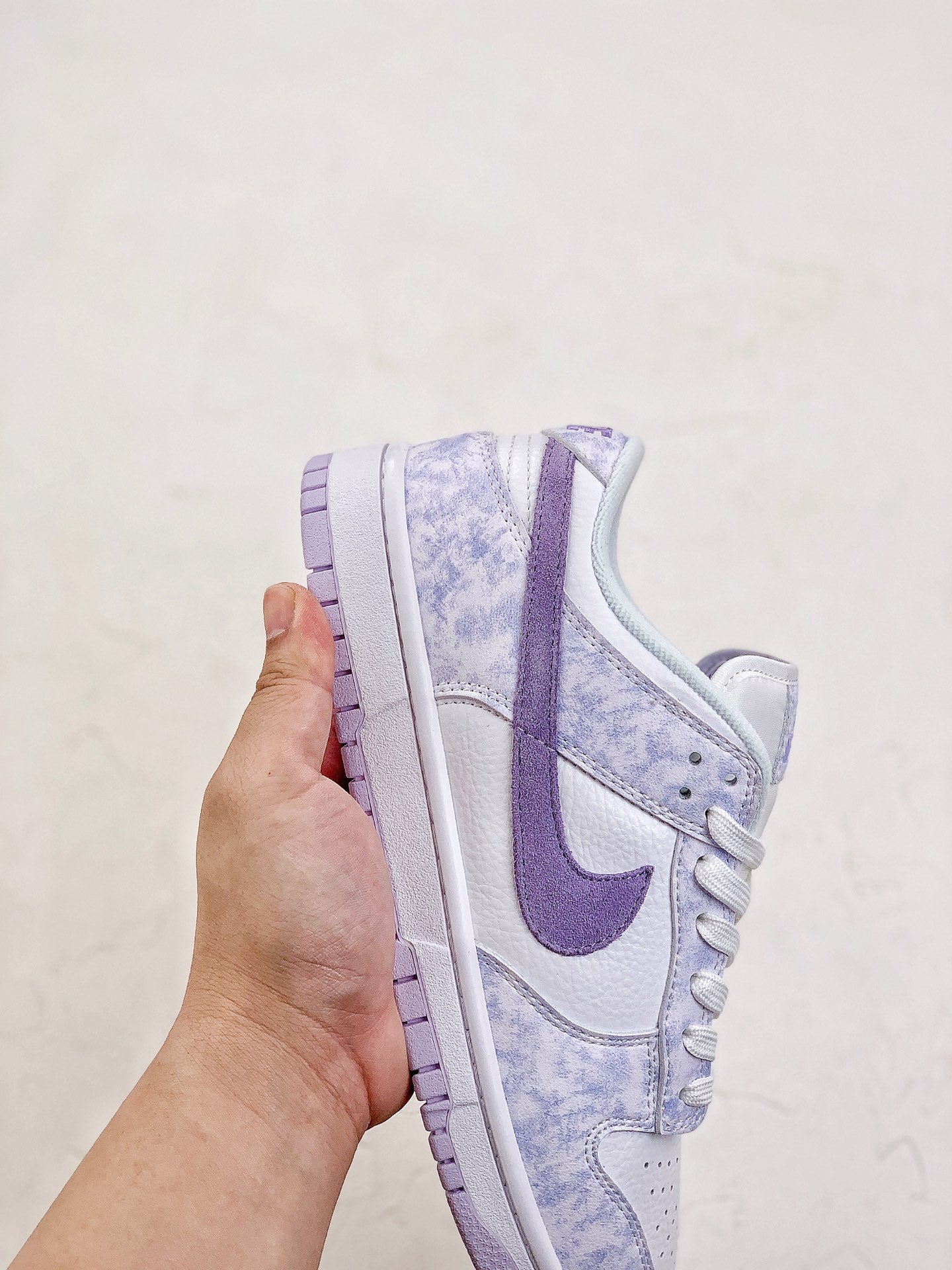 A Nike SB Dunk - Purple Pulse