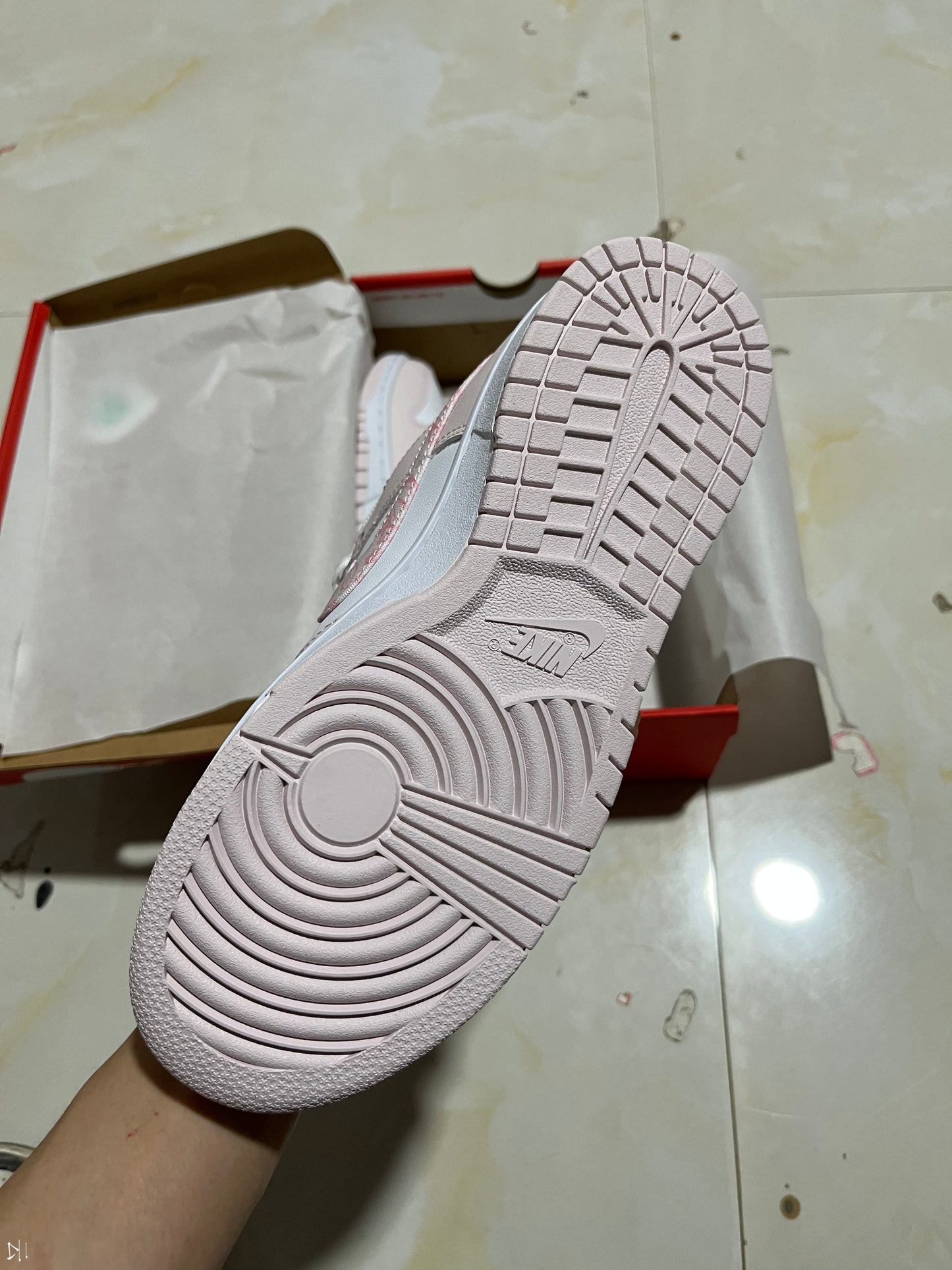 A Nike SB Dunk- Pink Paisley