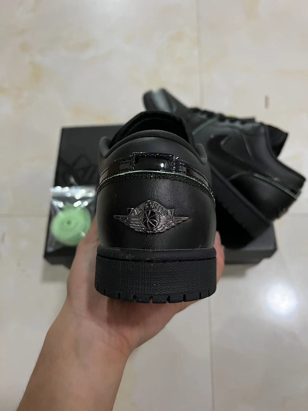 Jordan 1 Low - Black Cat