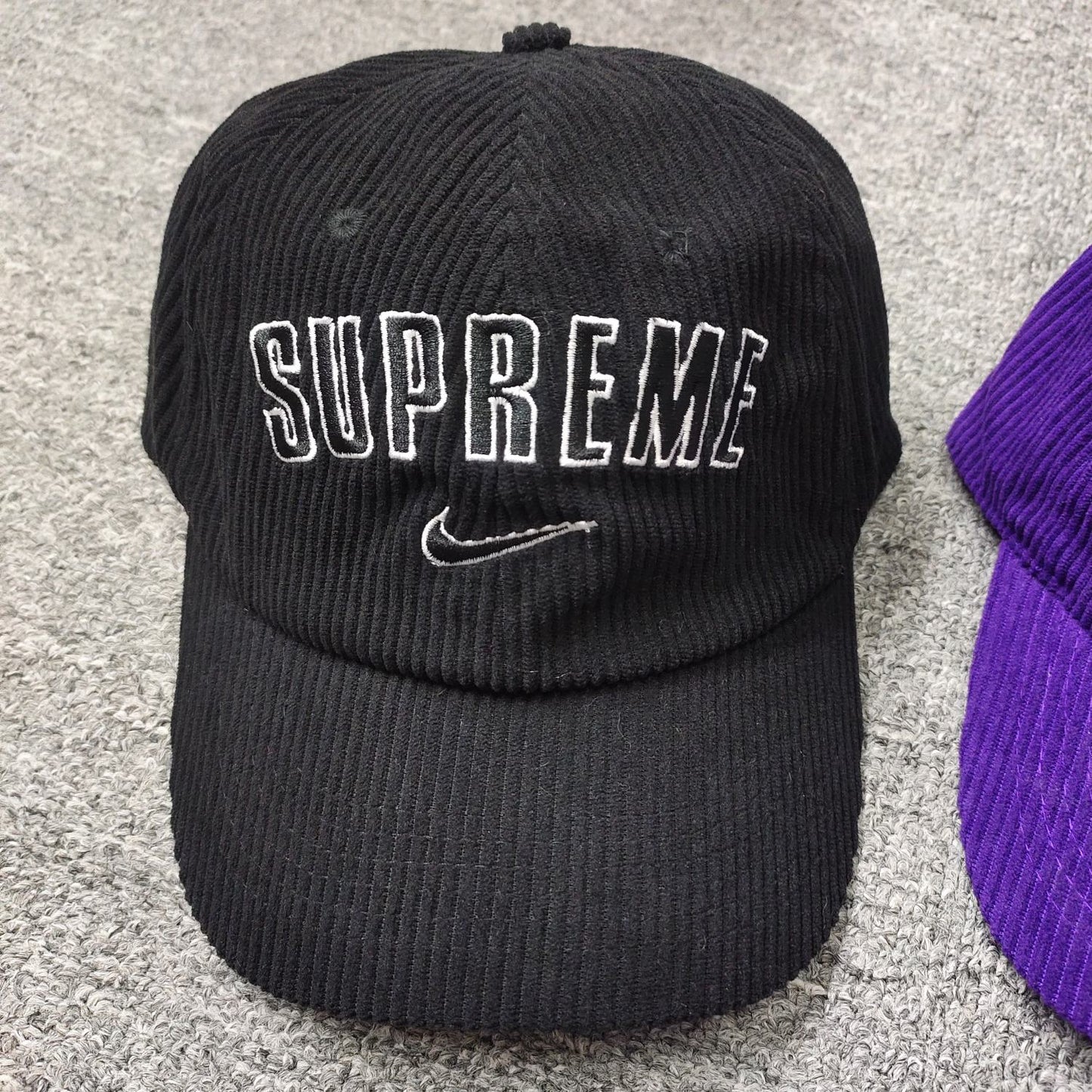 Supreme / Nike Gorra - Arc Corduroy