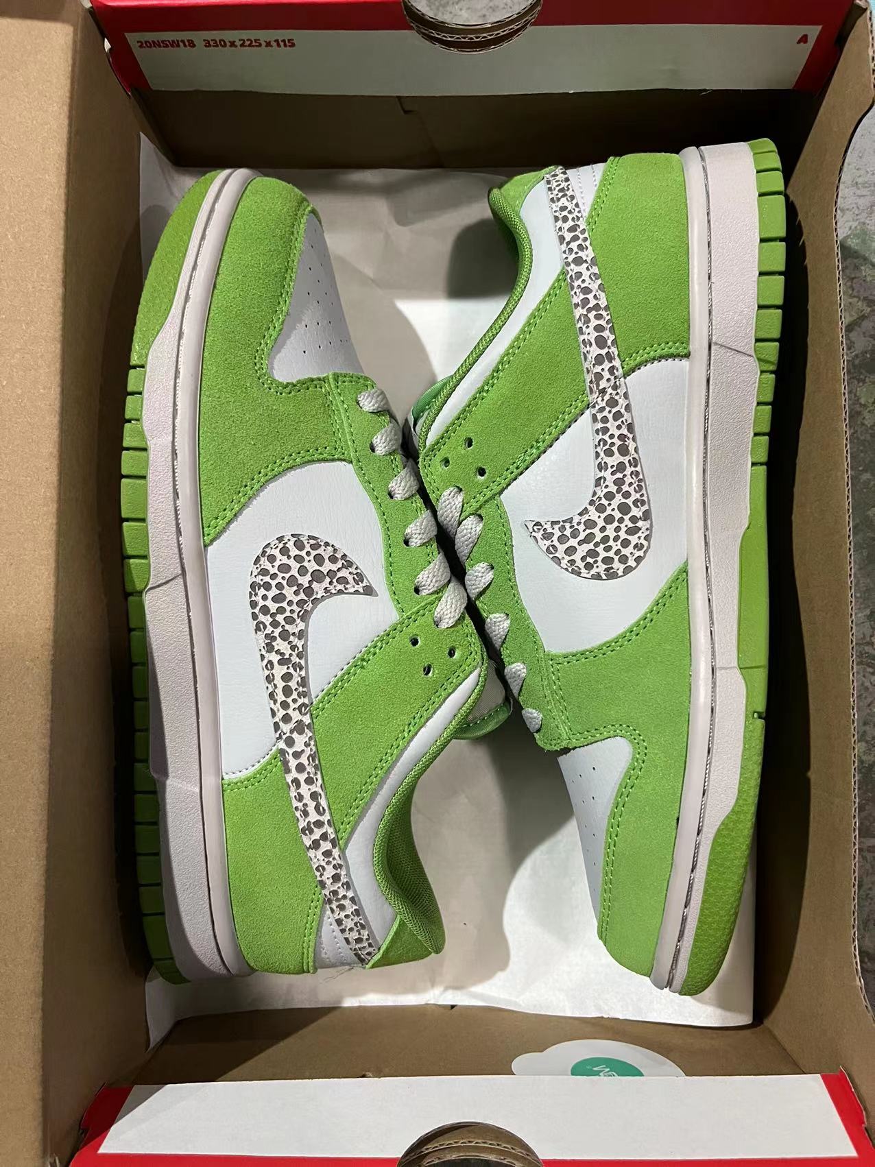 A Nike SB Dunk - Safari Swoosh Green
