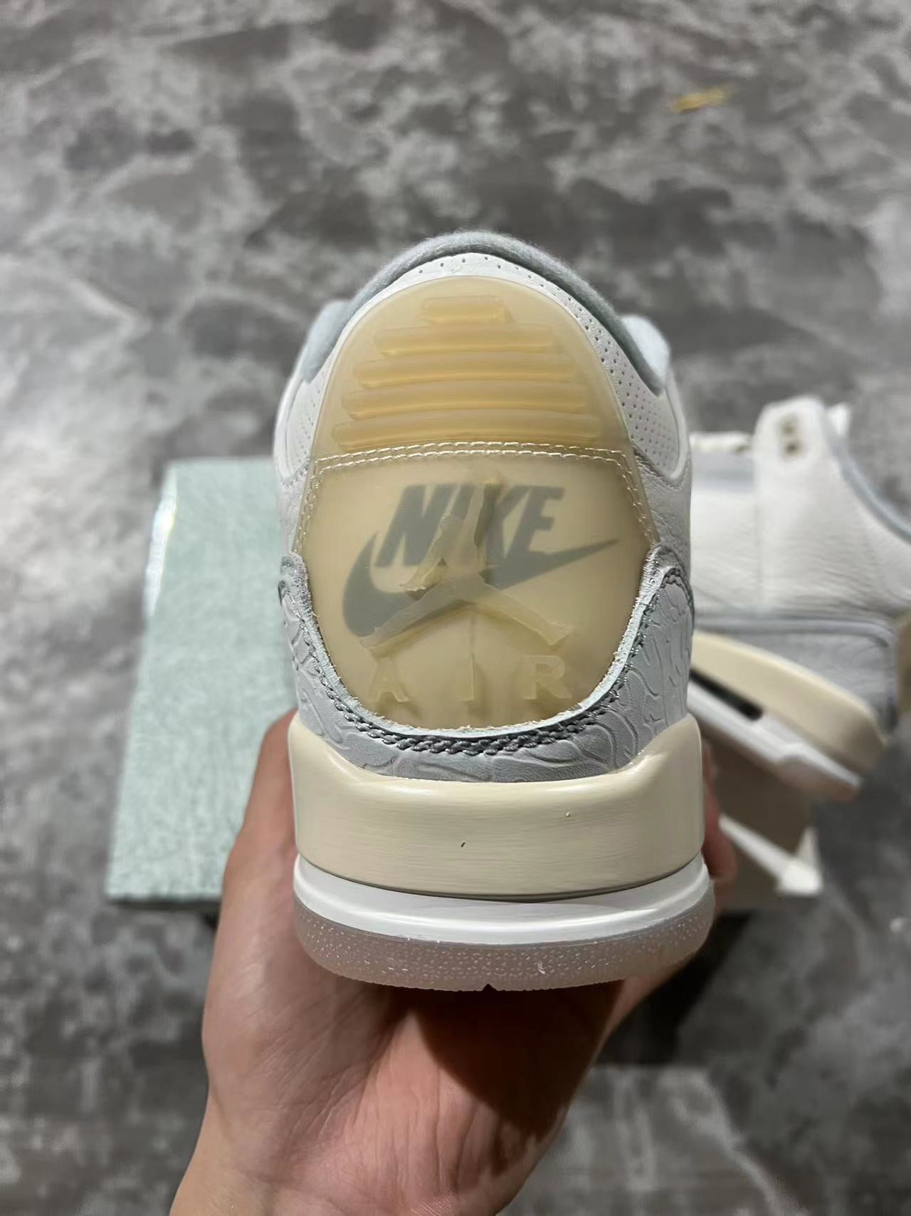 Jordan 3 - Craft Ivory